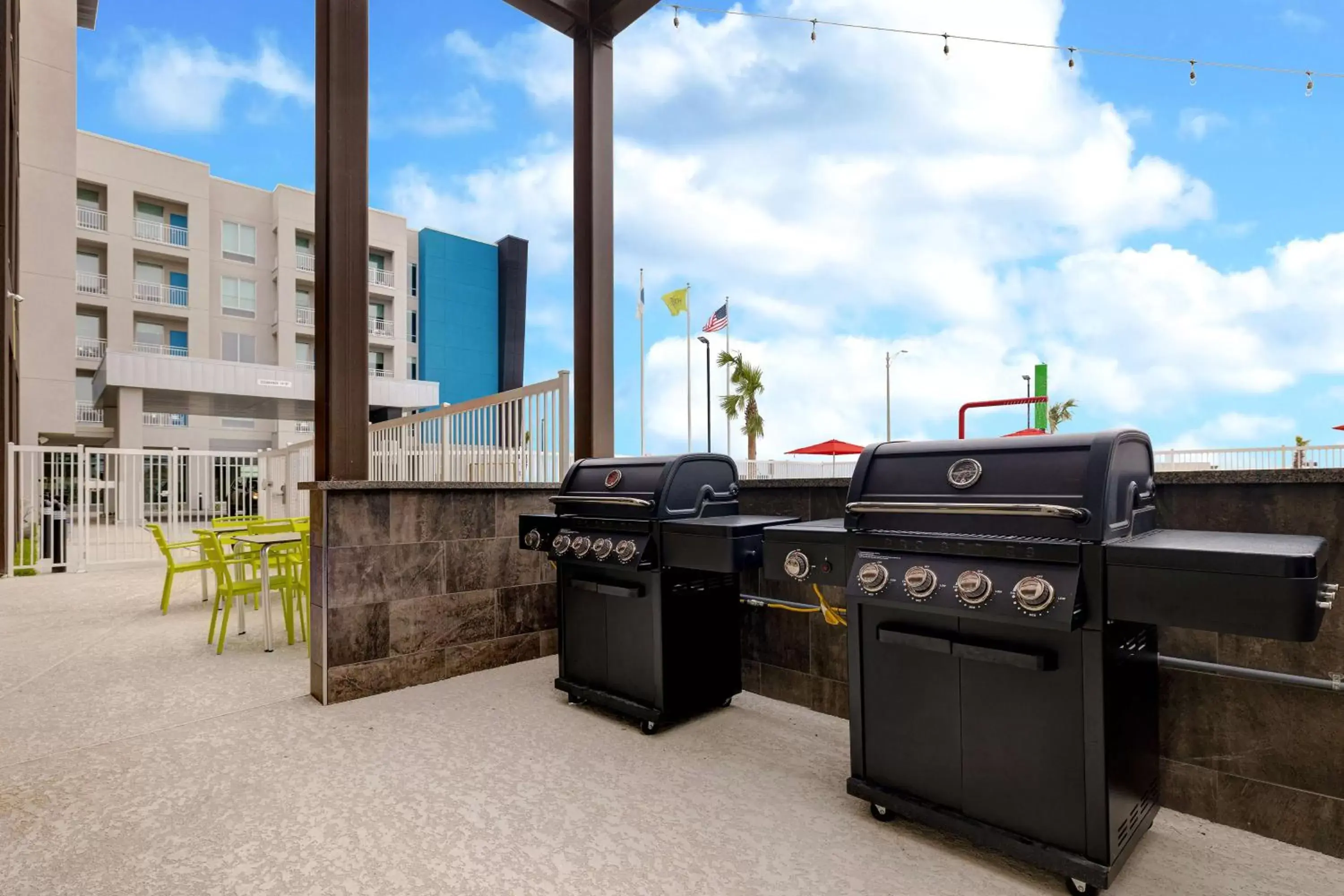 Patio, BBQ Facilities in Home2 Suites Galveston, Tx