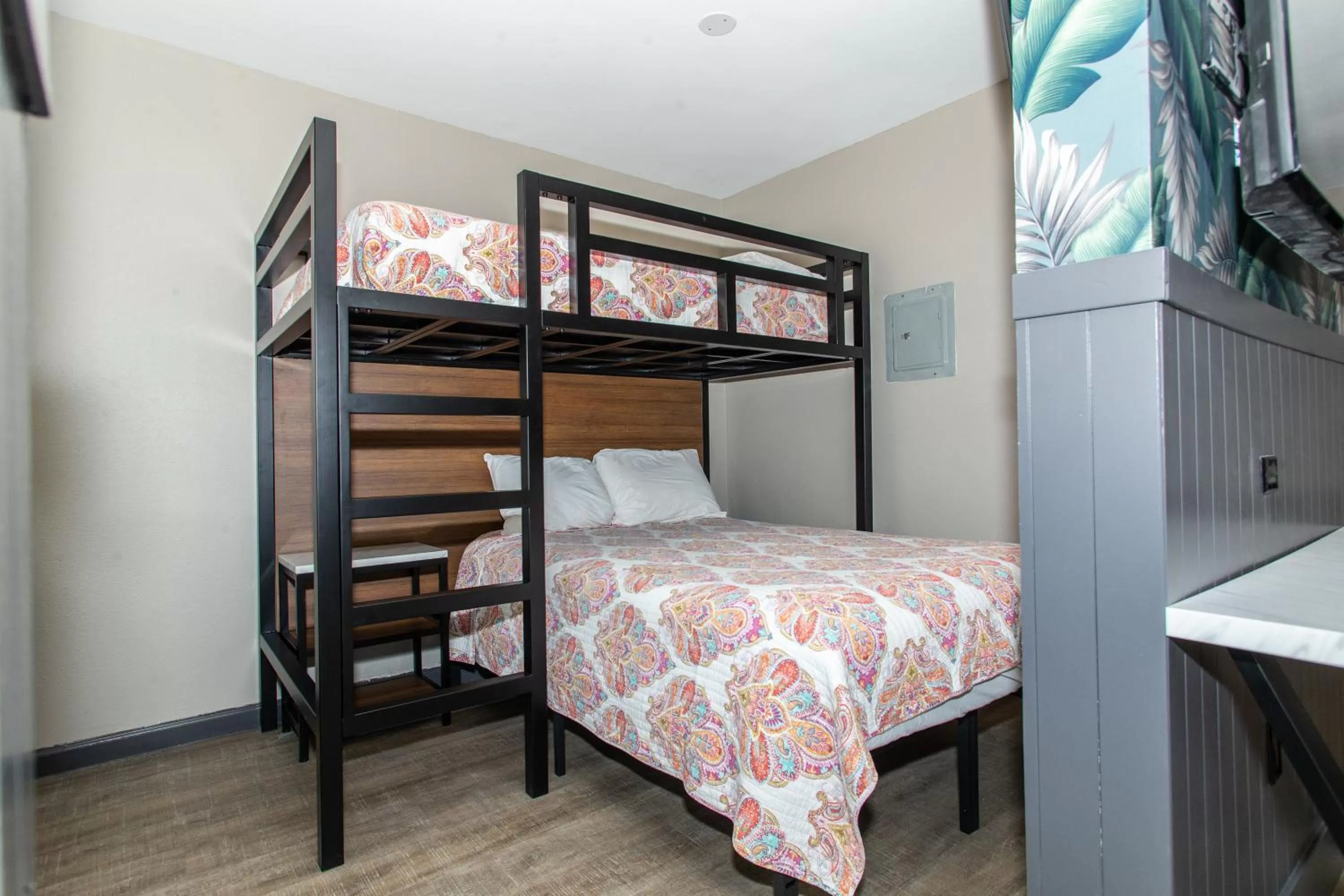 bunk bed, Bed in Magnolia Tree Hotel-Maingate/Anaheim Convention Center