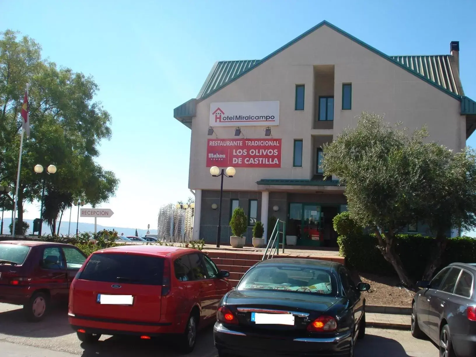 Facade/entrance, Property Building in Miralcampo