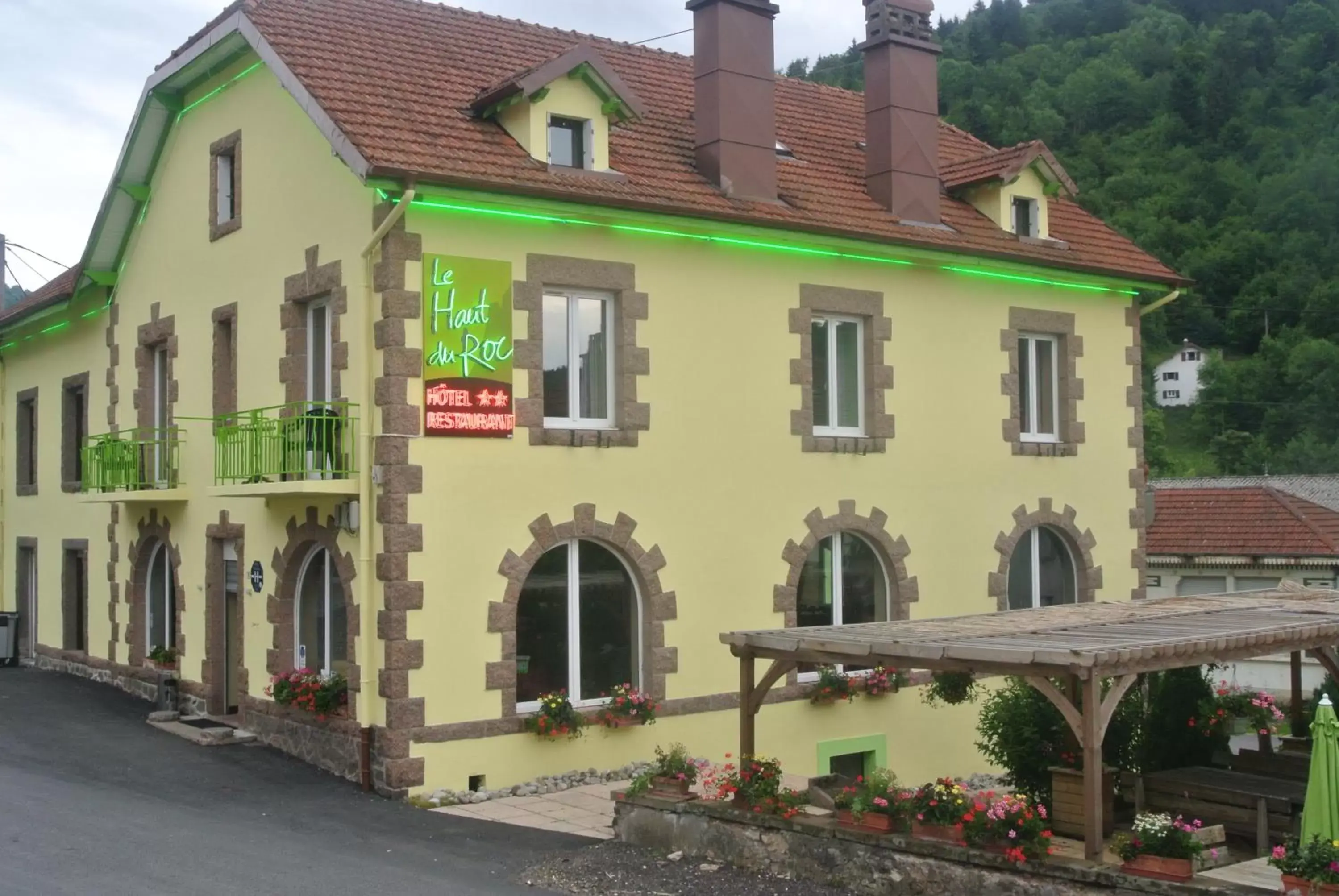 Facade/entrance, Property Building in Hotel Restaurant Du Haut Du Roc