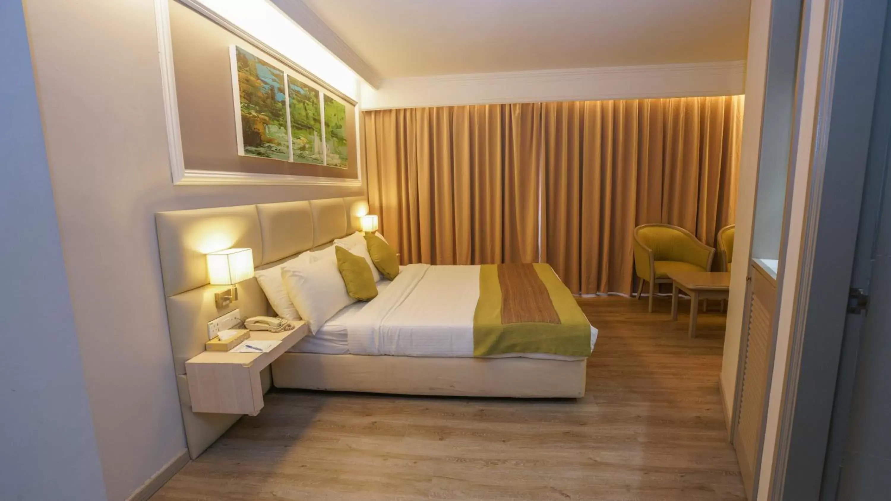 Bedroom, Bed in Kingwood Hotel Kuching