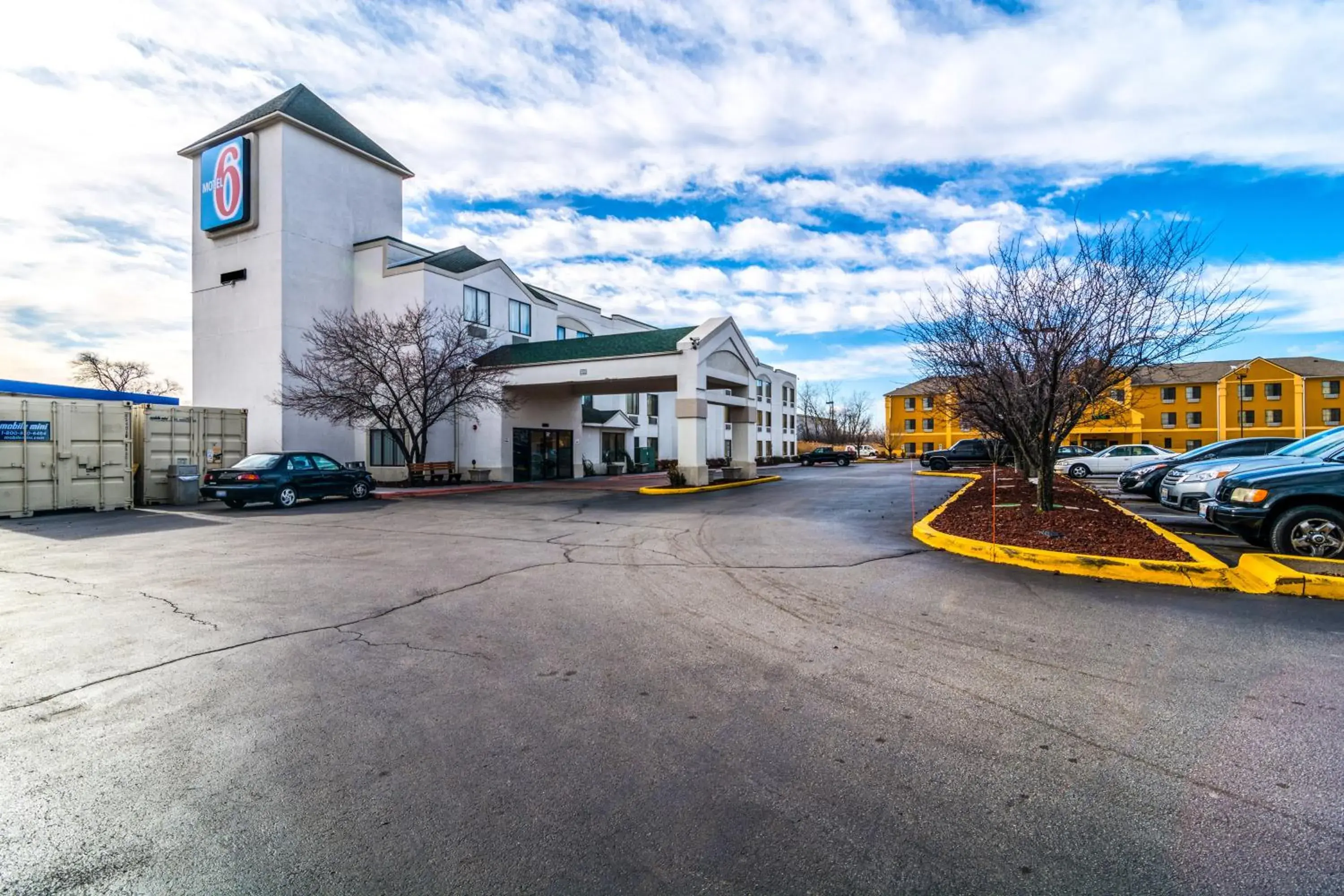 Facade/entrance, Property Building in Motel 6-Harvey, IL