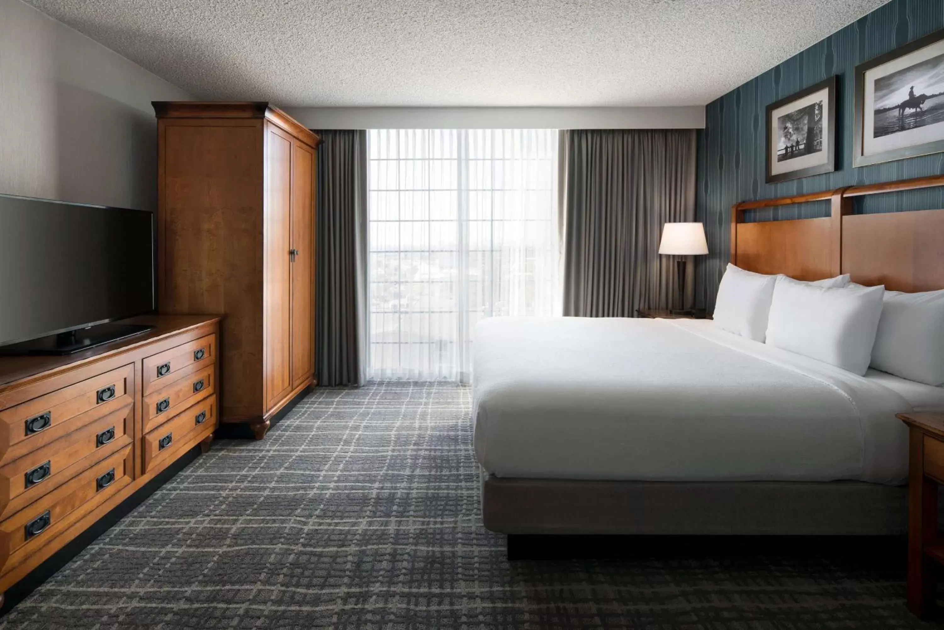Bedroom, Bed in Embassy Suites by Hilton Austin Central