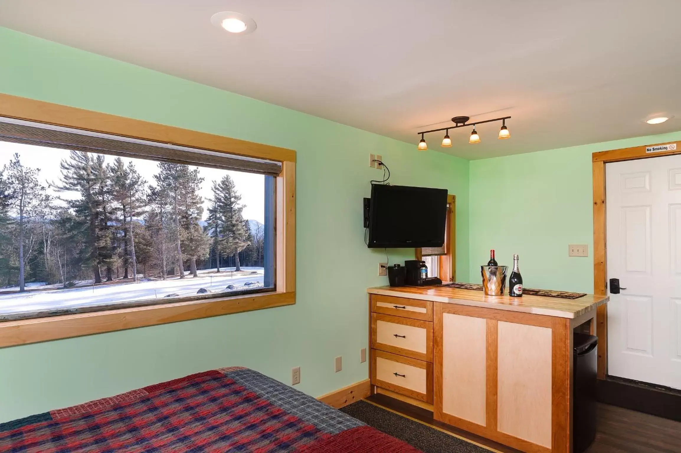 TV and multimedia, TV/Entertainment Center in Cobble Mountain Lodge