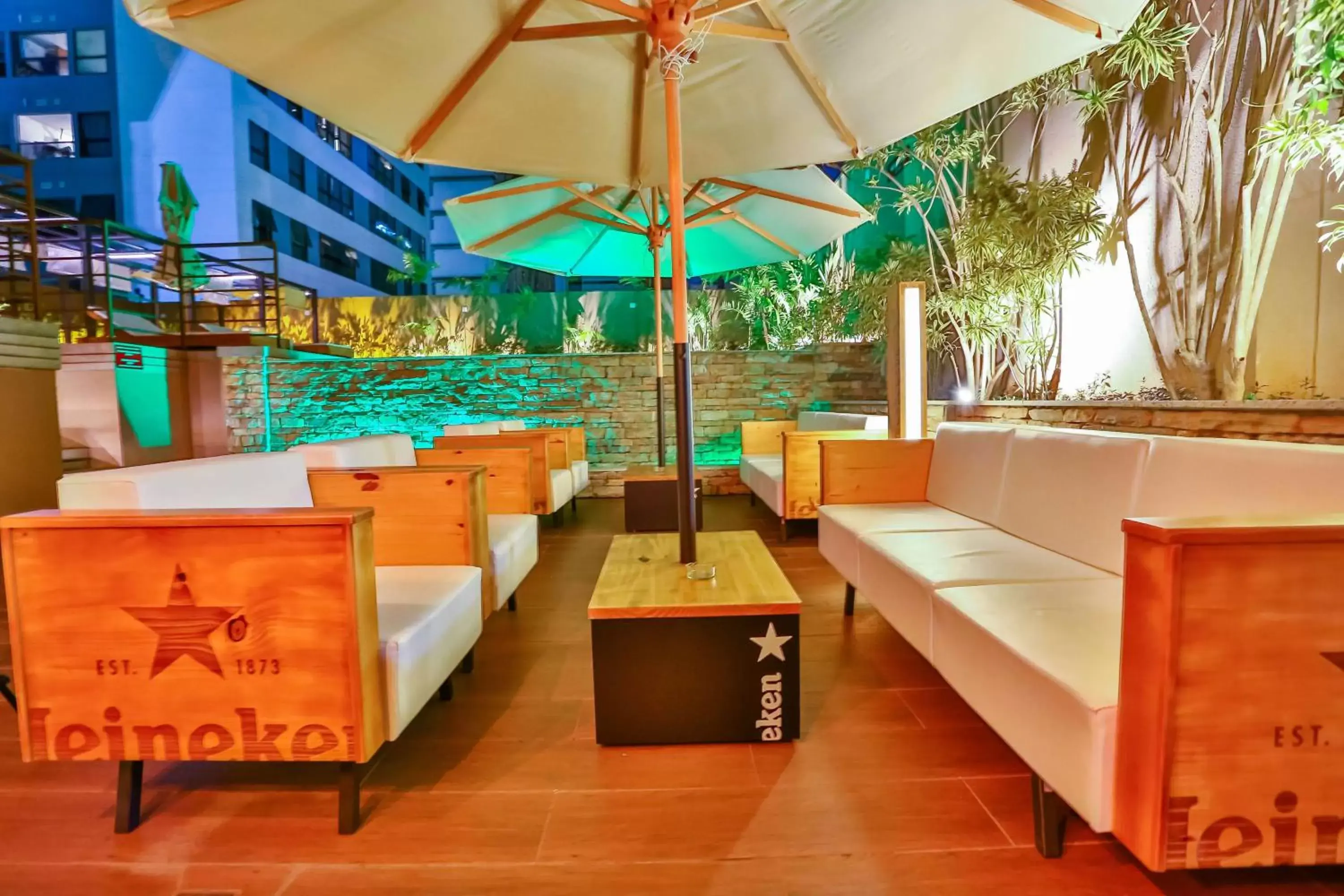 Lounge or bar, Restaurant/Places to Eat in Radisson RED Campinas