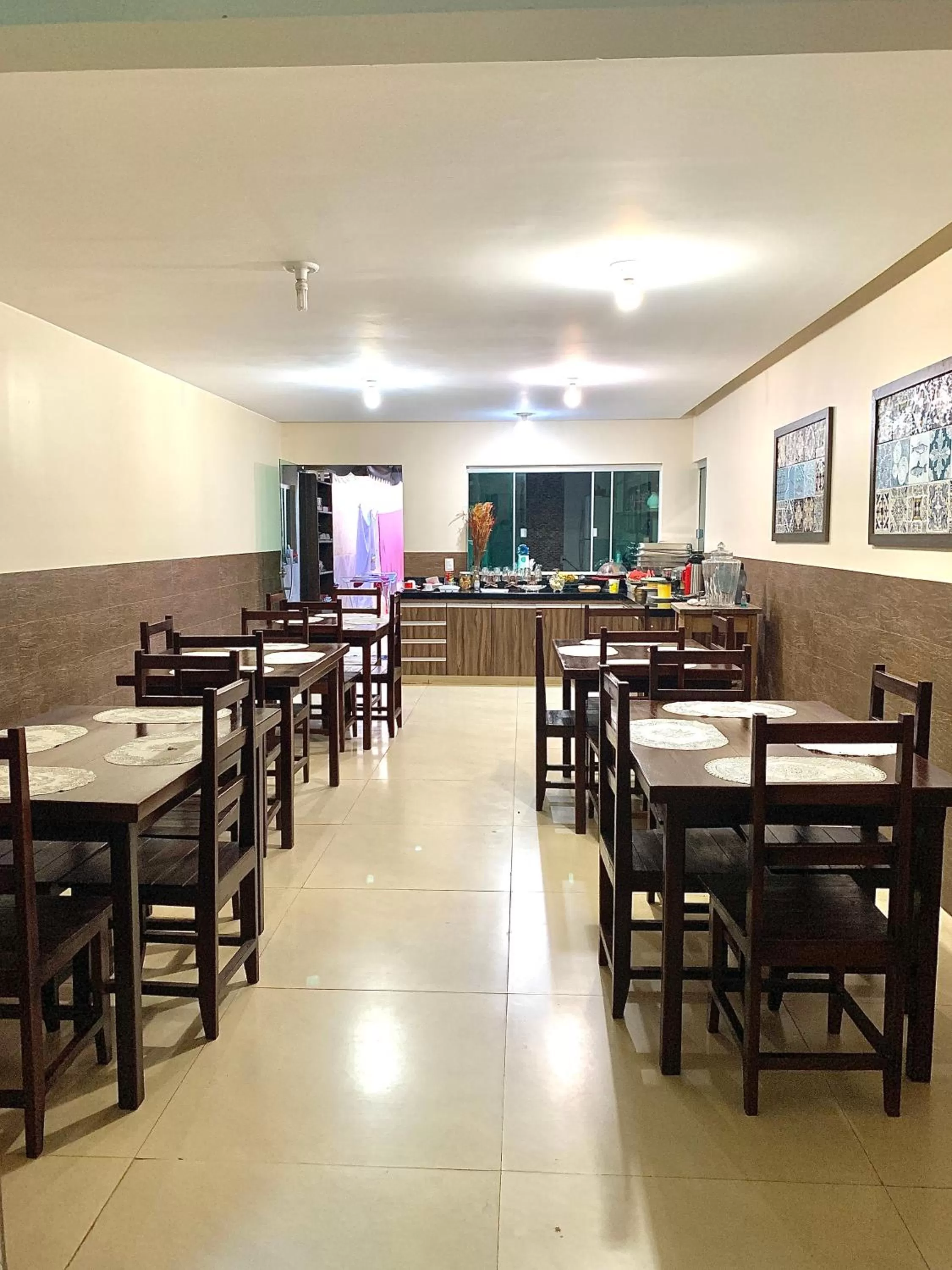 Restaurant/places to eat in Pousada Jardim Brasília