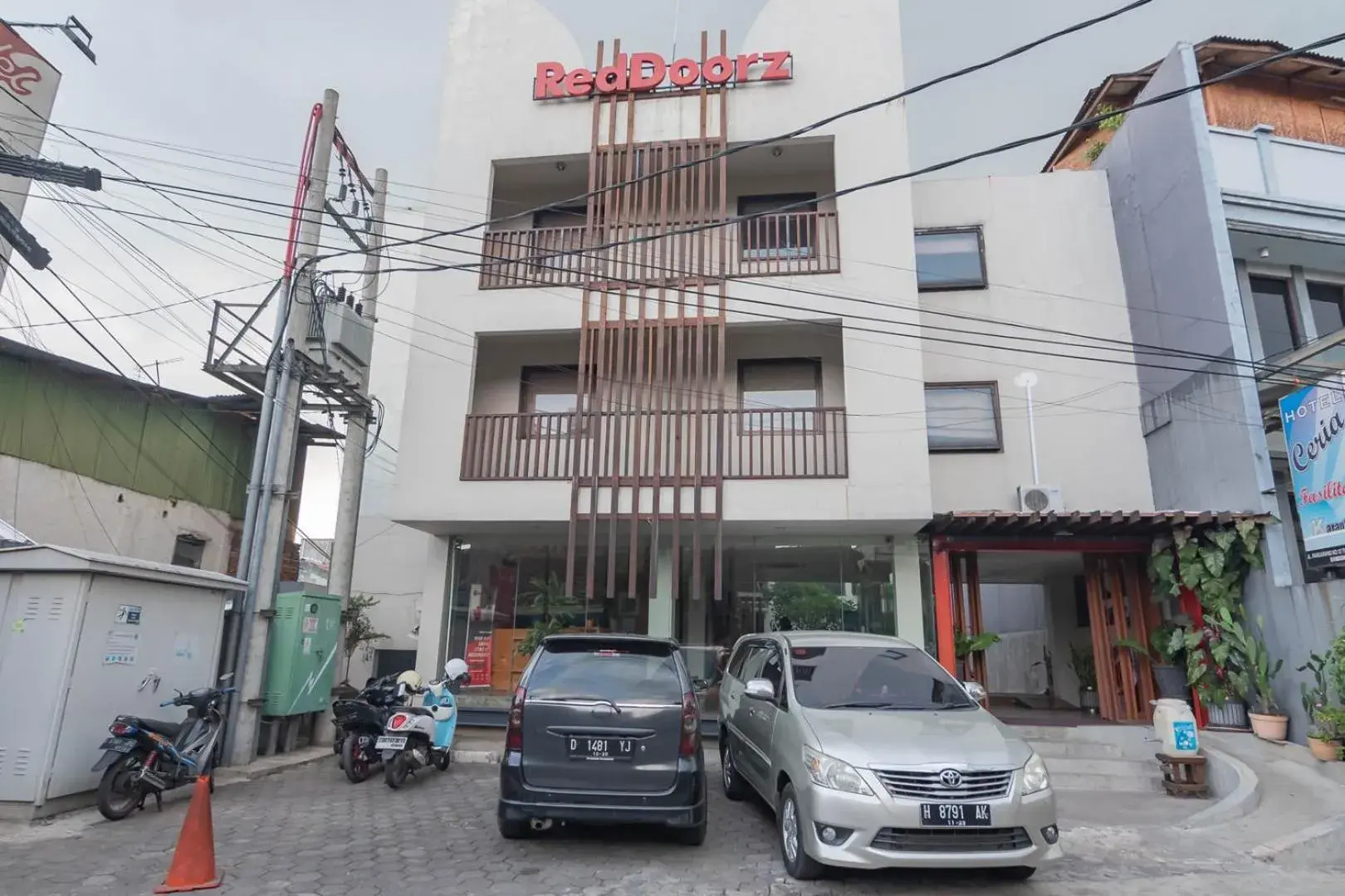 Property Building in RedDoorz Plus near Asia Afrika 3