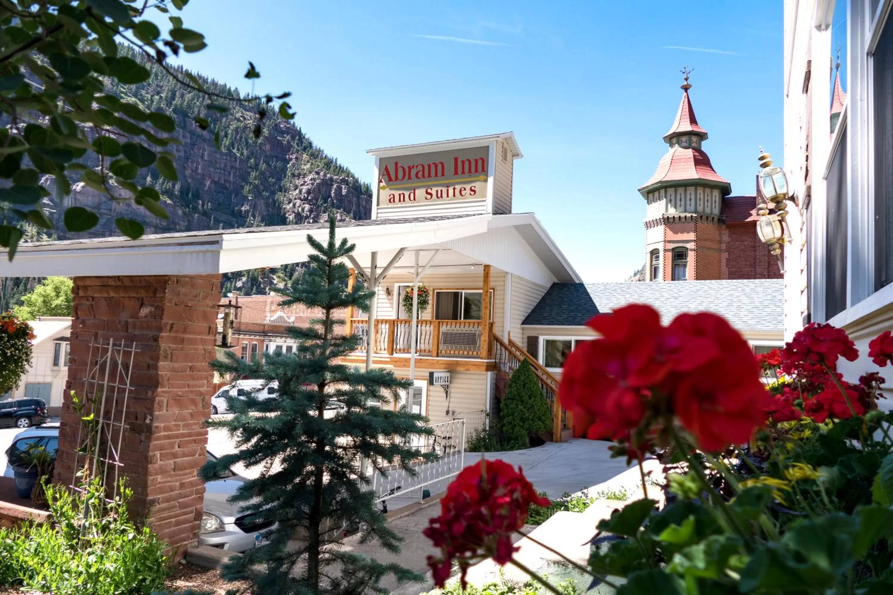 Property building in Abram Inn & Suites