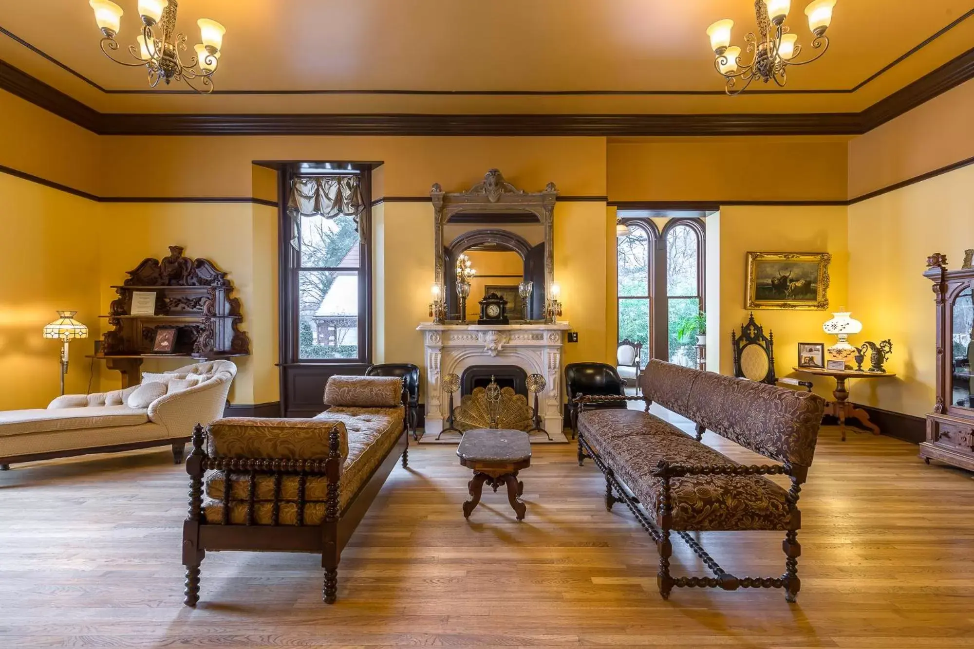 Living room, Seating Area in Steele Mansion Inn & Gathering Hub