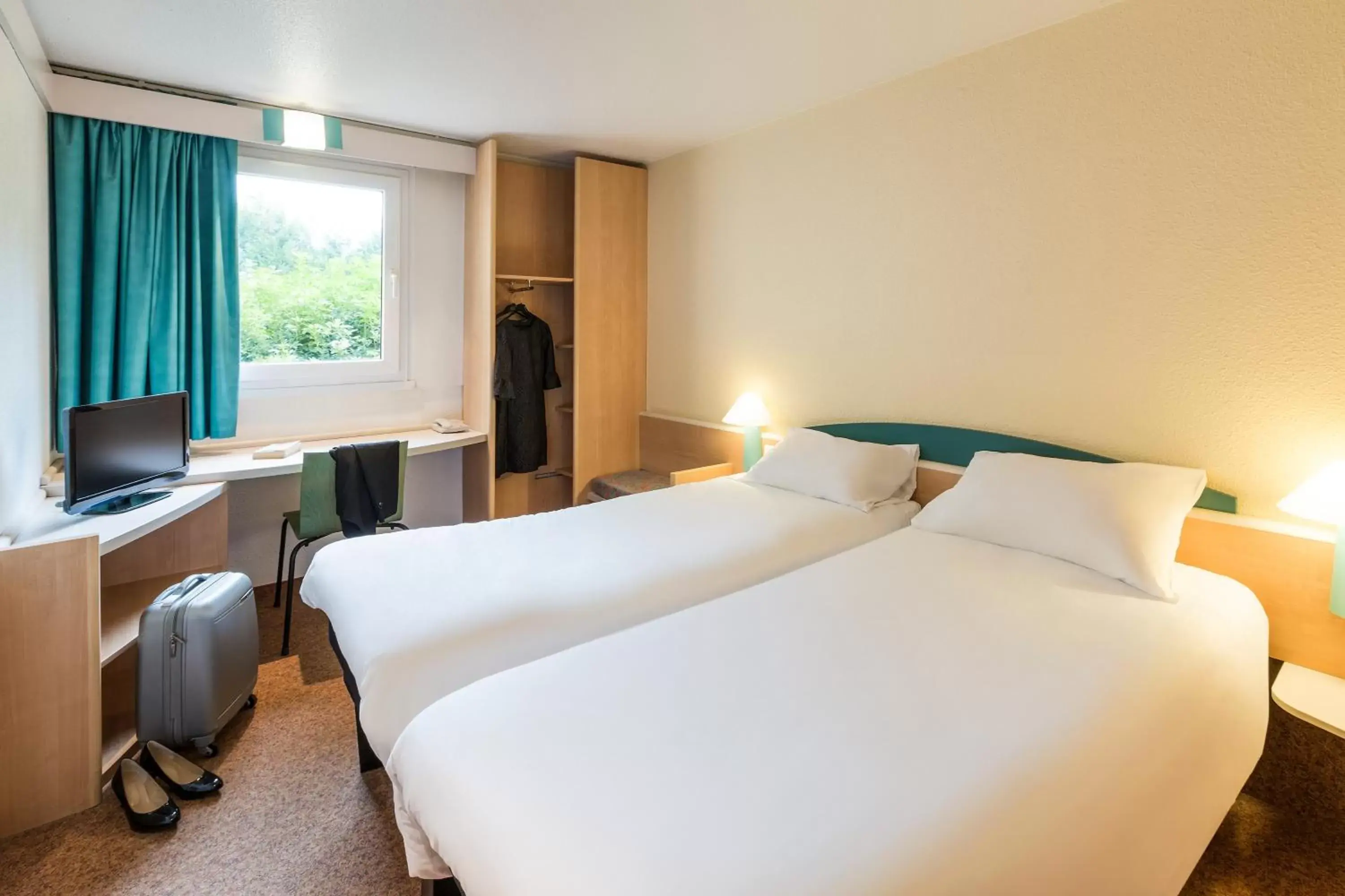 Bedroom, Bed in ibis Rennes Cesson