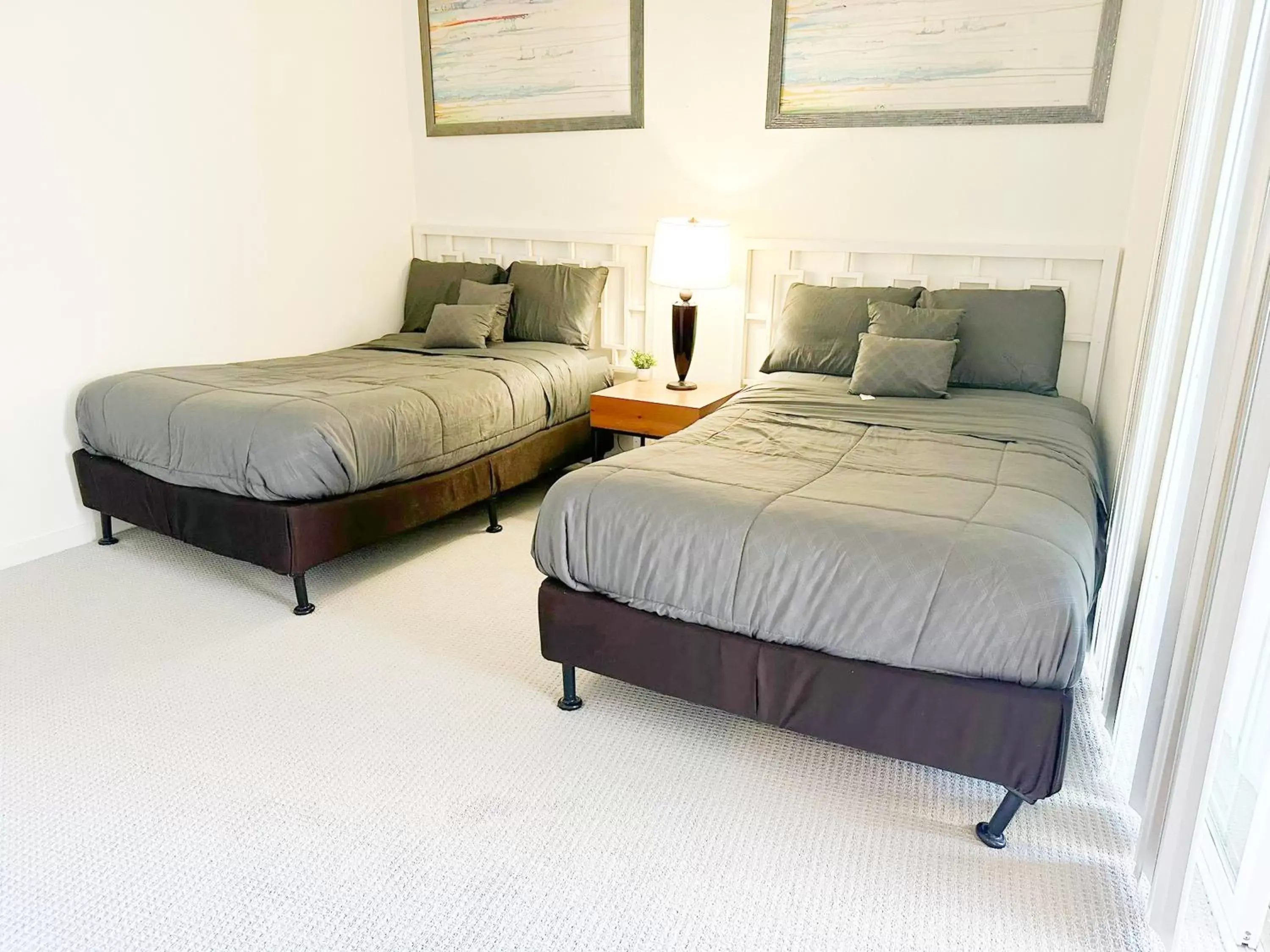 Bed in Cityscape Luxury Rental Homes in the Heart of Los Angeles