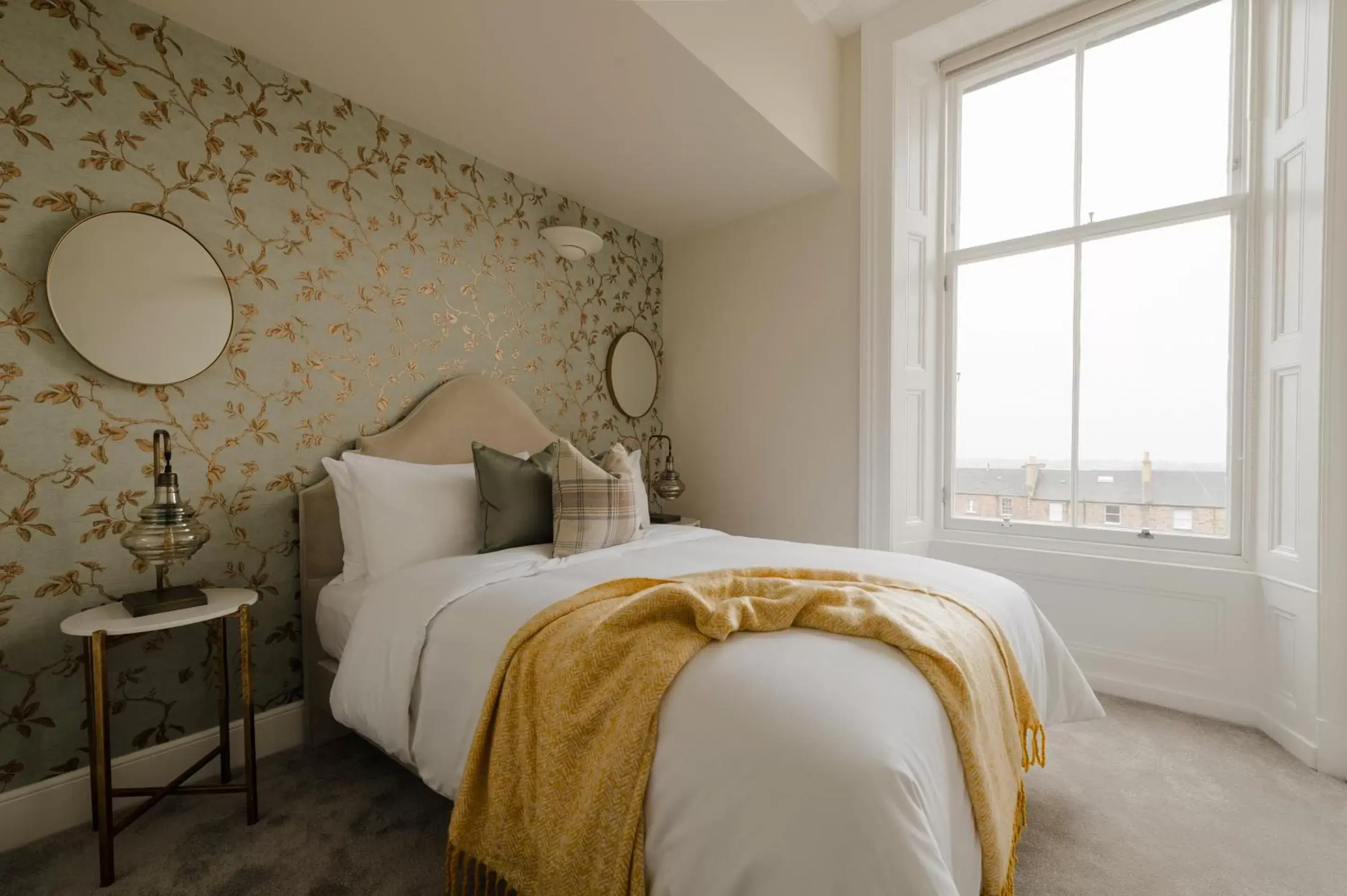 Bedroom, Bed in Sonder Royal Garden Apartments