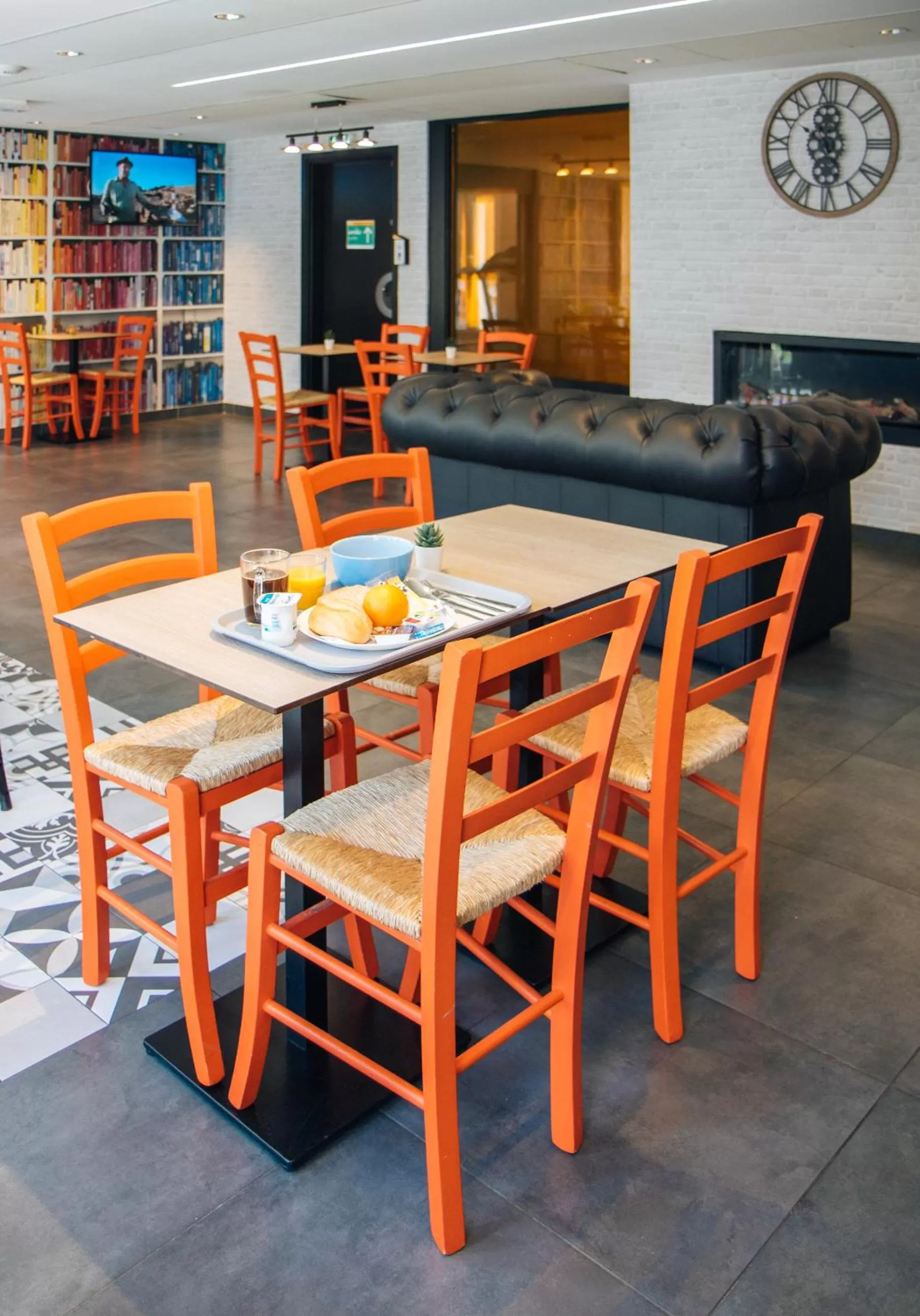 Restaurant/Places to Eat in Twenty Business Flats Nîmes Trigone