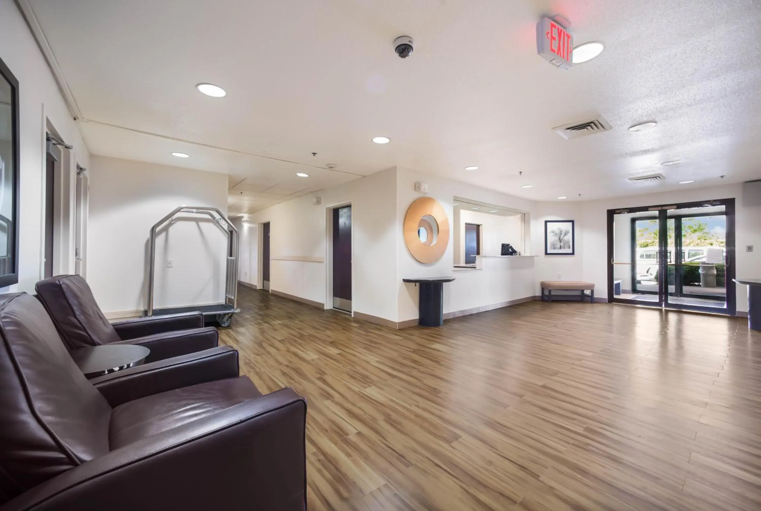 Lobby or reception in HomeTowne Studios by Red Roof St. Louis - Airport/N Lindbergh