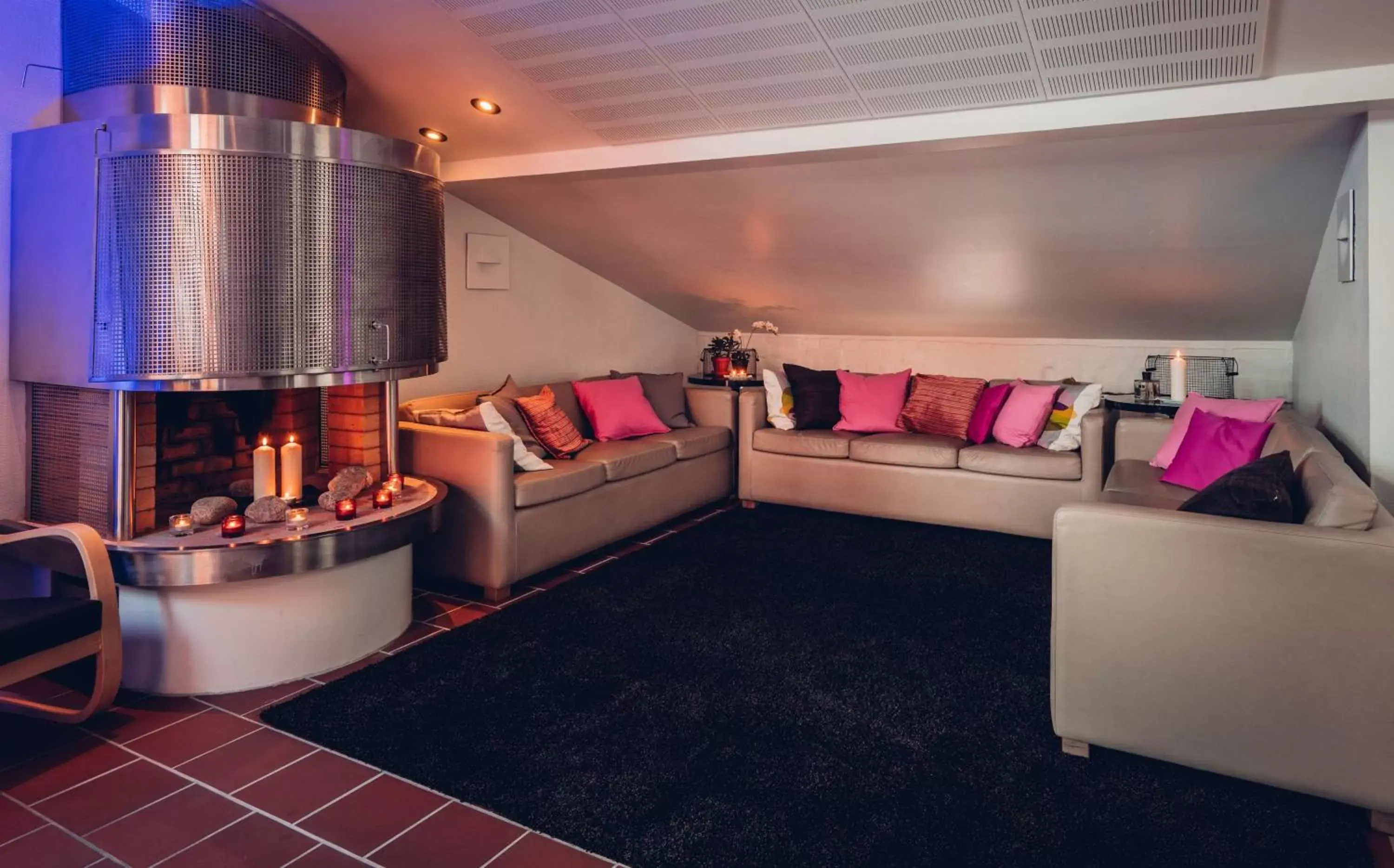 Lounge or bar in Radisson Blu Aleksanteri Hotel, Helsinki Lounge or bar in Radisson Blu Aleksanteri Hotel, Helsinki