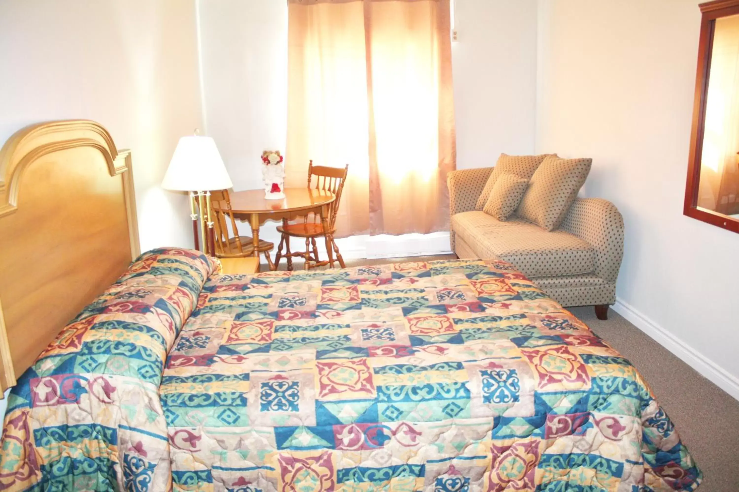 Photo of the whole room, Bed in Tulip Motel