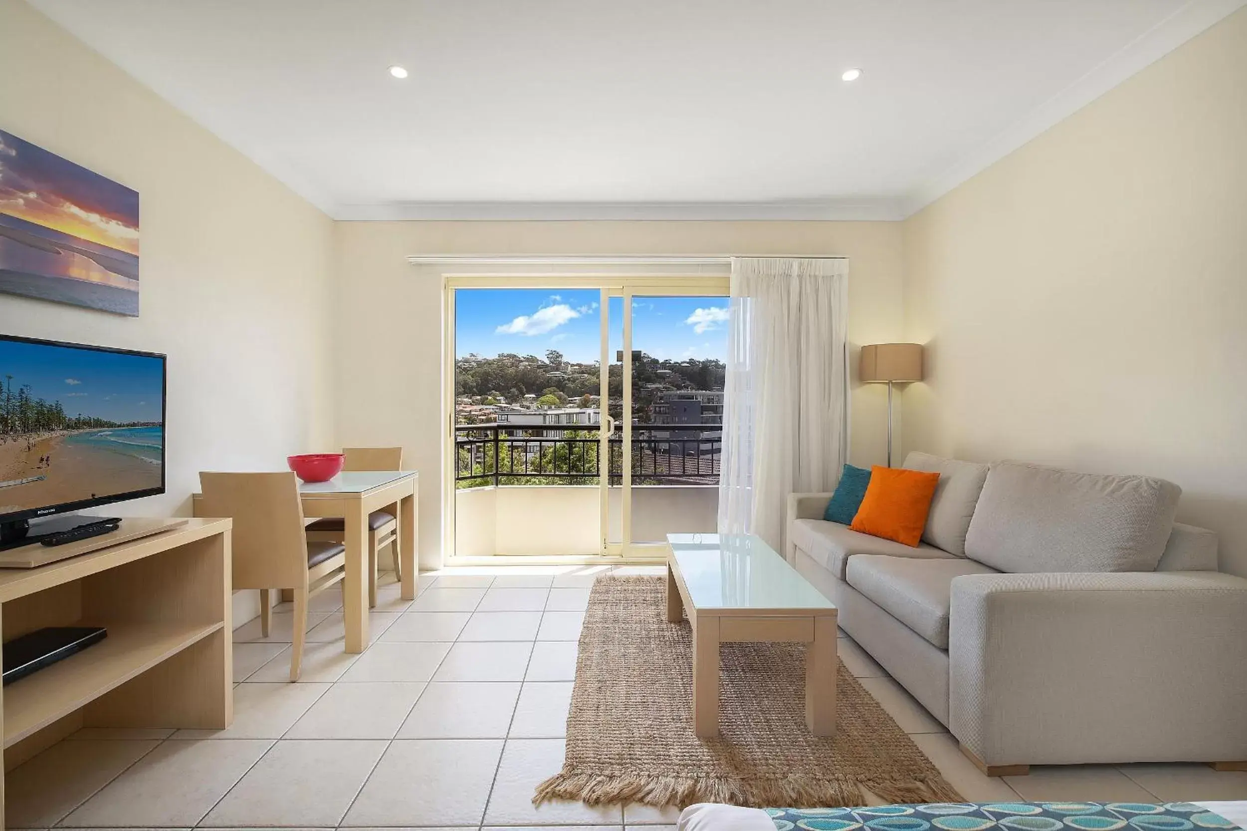 Living room, Seating Area in Terrigal Sails Serviced Apartments