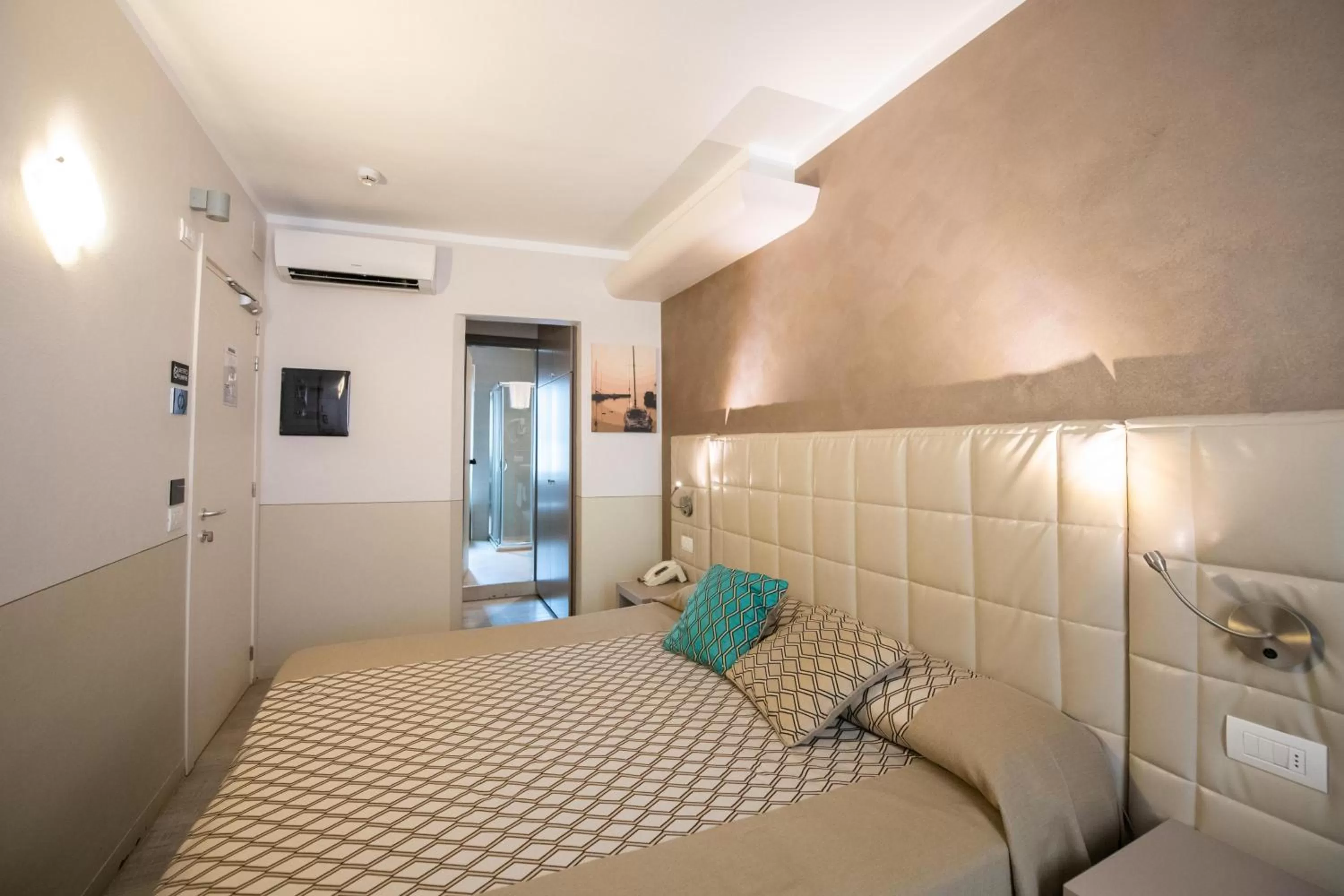 Photo of the whole room, Bed in Alessi Hotel Trattoria