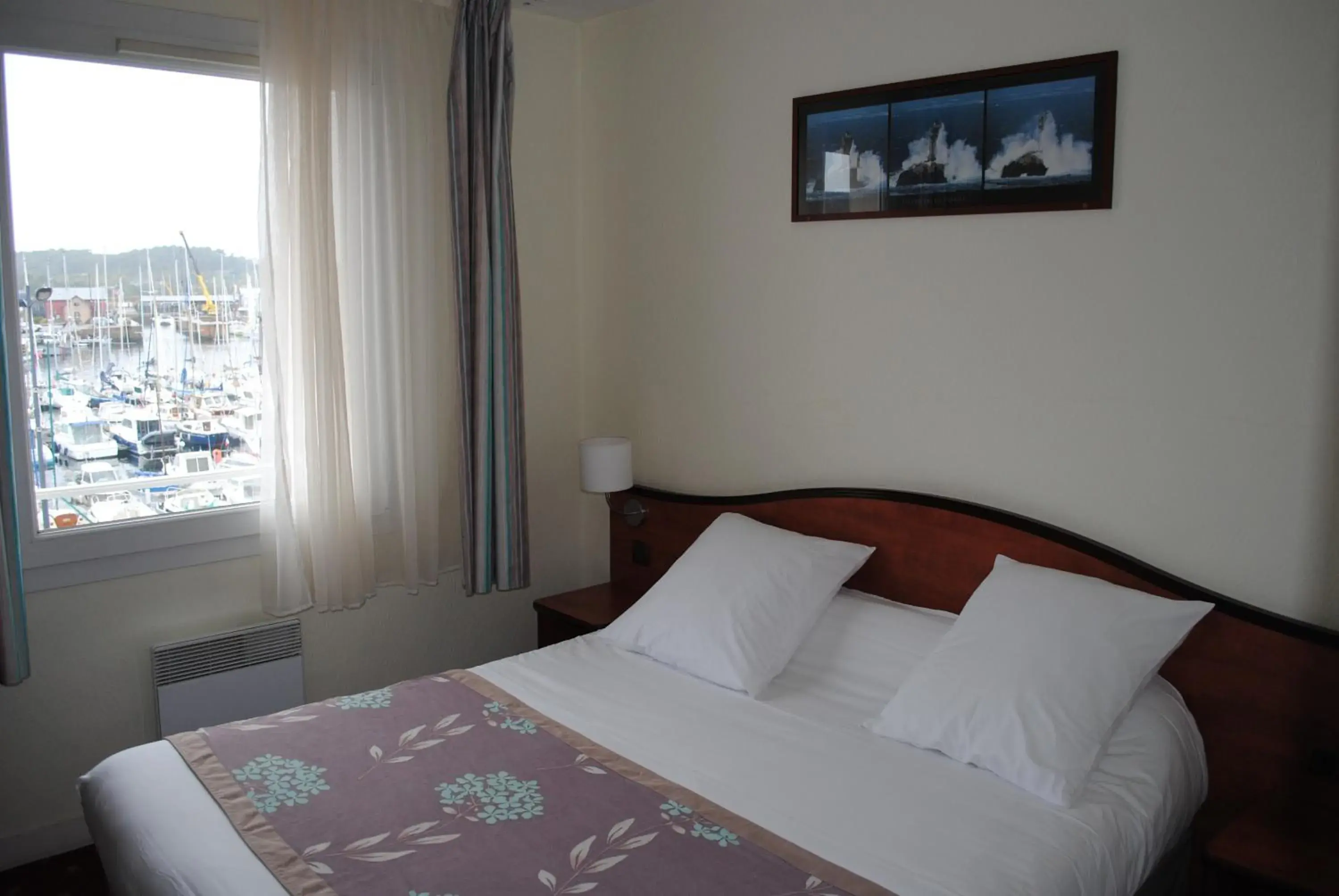 Sea view, Bed in Hotel Le Goelo - Port de Paimpol