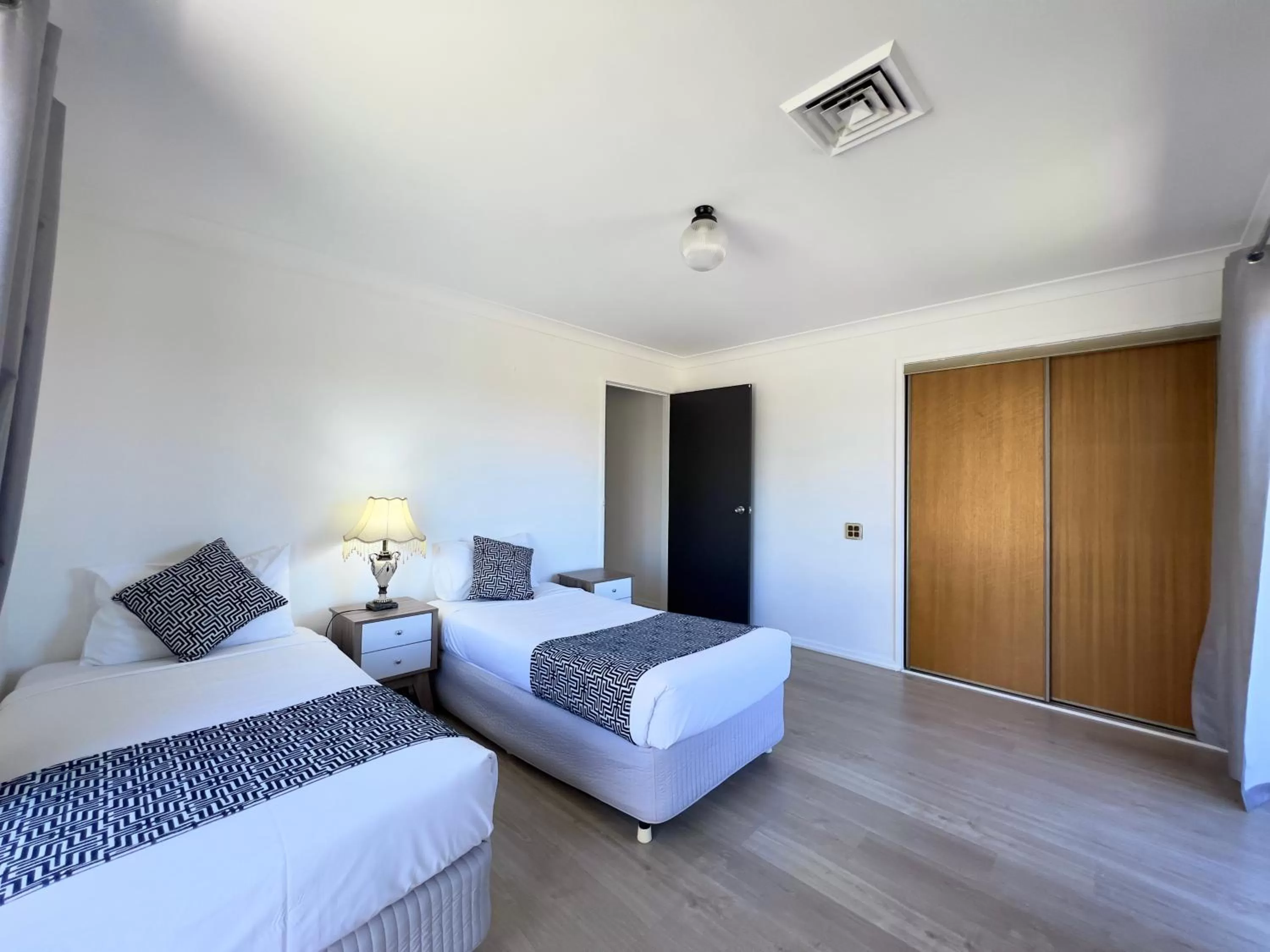 Bed in Albury Garden Court Motel