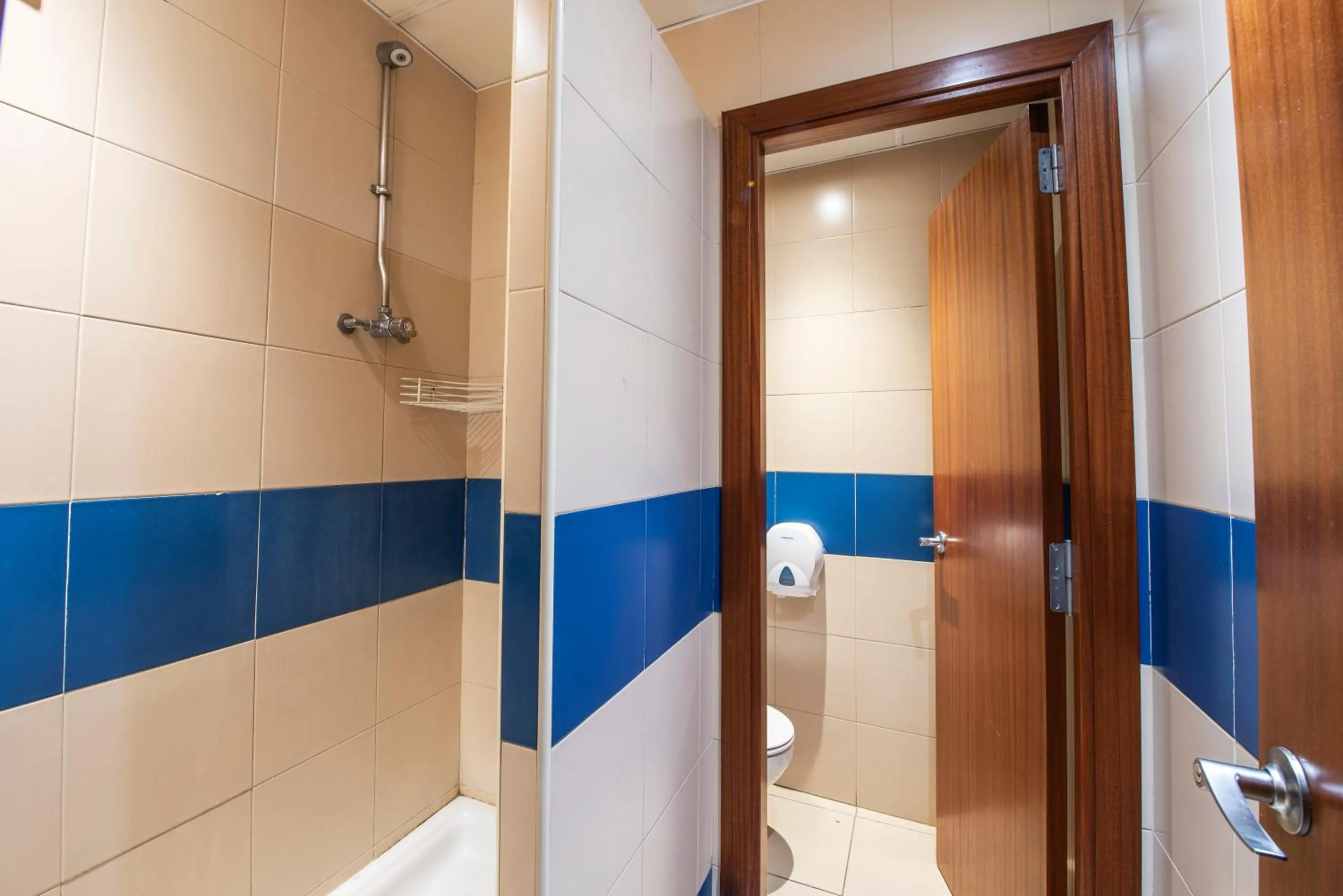 Bathroom in Safestay Barcelona Passeig de Gràcia