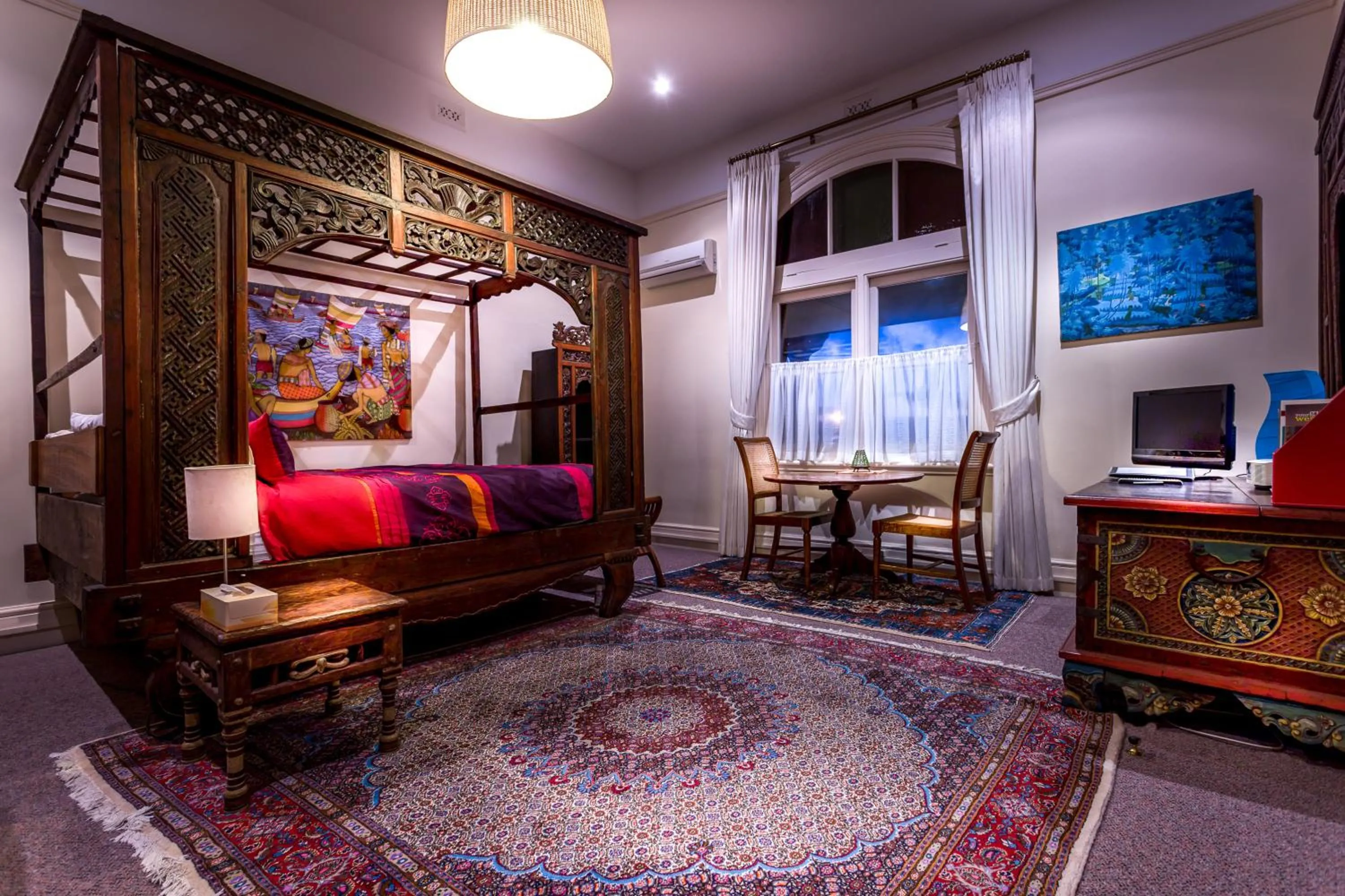 Photo of the whole room, Bed in Fothergills of Fremantle