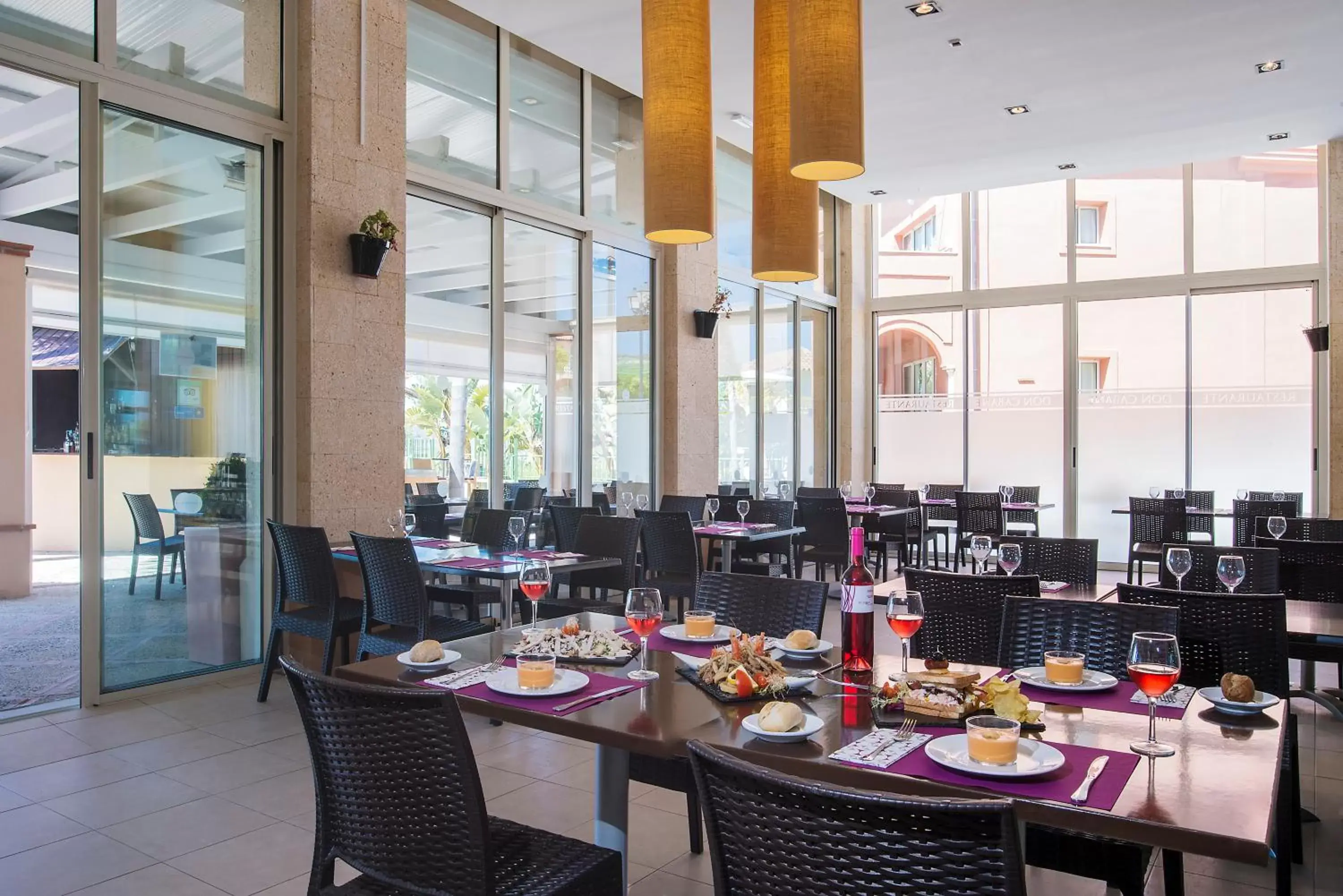 Lounge or bar, Restaurant/Places to Eat in Pierre & Vacances Resort Terrazas Costa del Sol