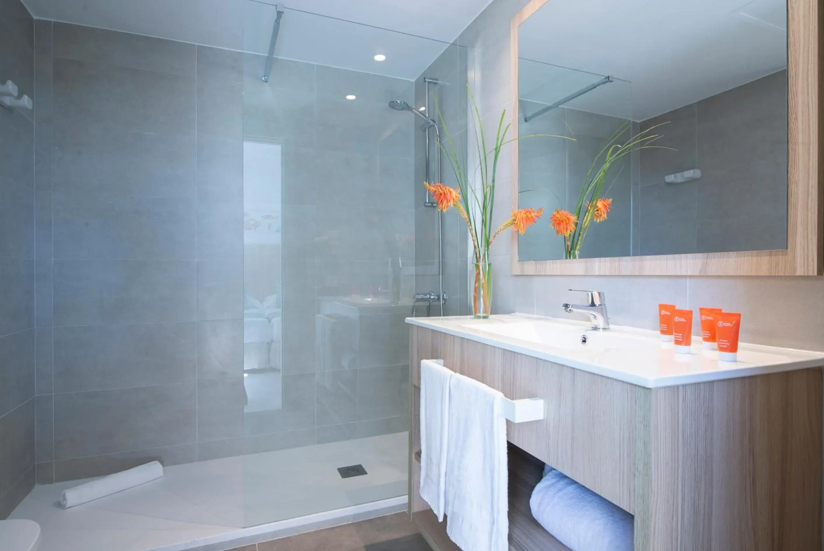 Bathroom in Hotel Vistamar by Pierre & Vacances