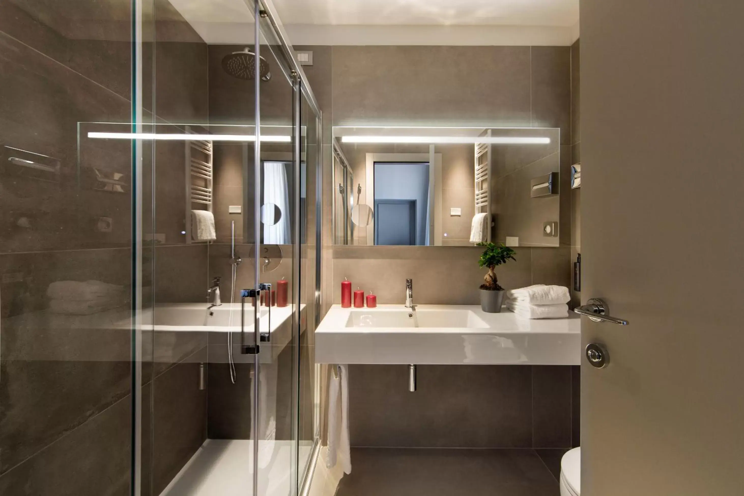 Shower, Bathroom in Grand Hotel San Gemini I UNA Esperienze