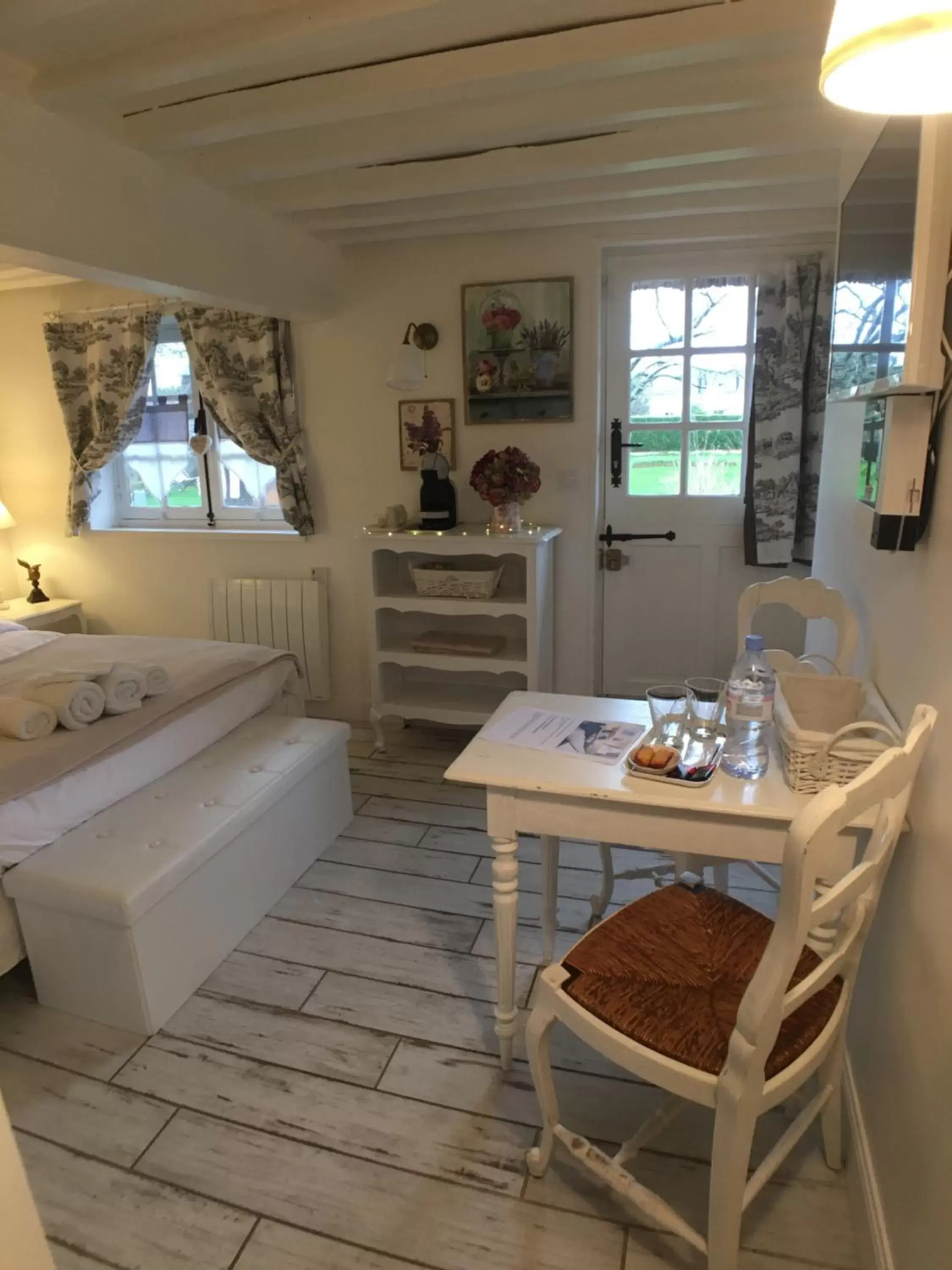 Bedroom in La Romance et la Romanesque