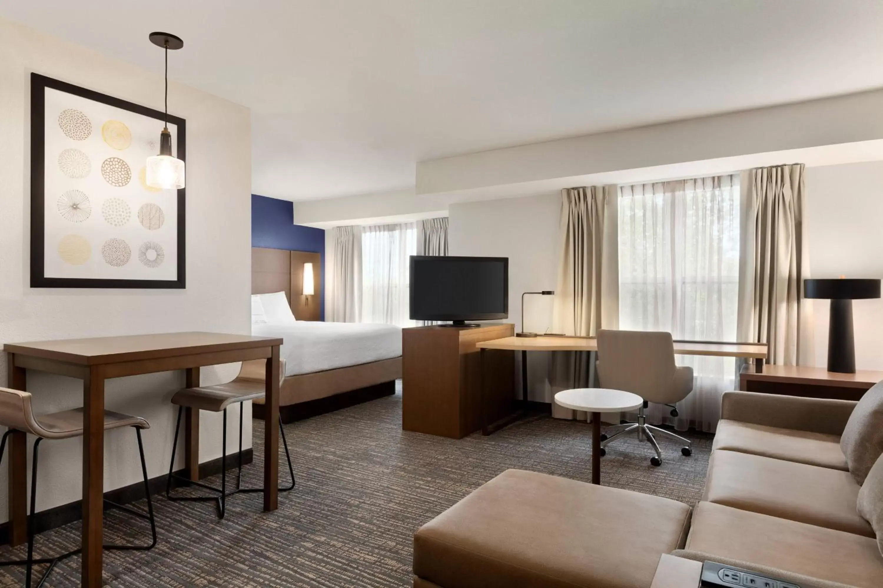 Living room, TV/Entertainment Center in Residence Inn By Marriott Vacaville