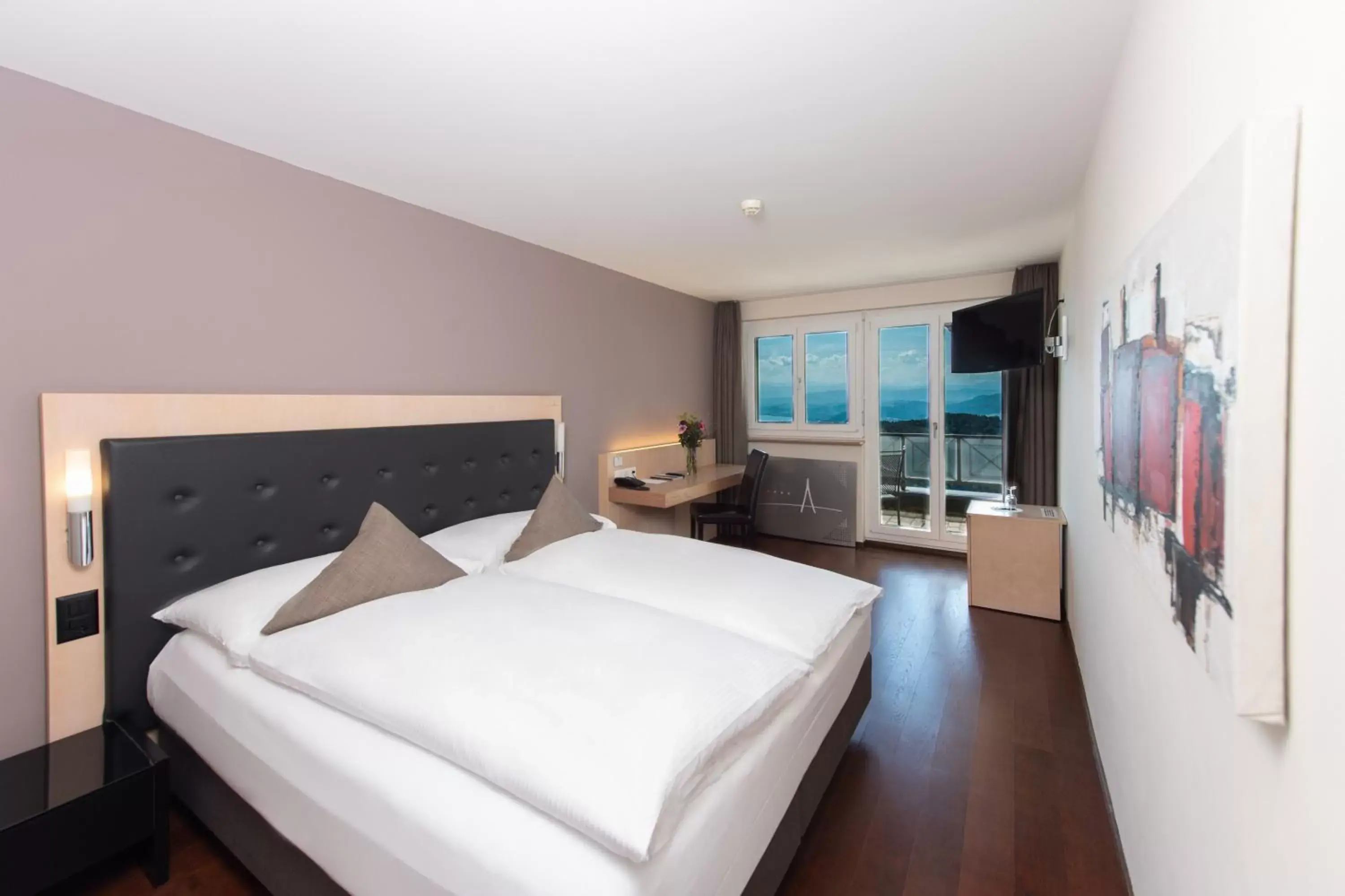 Panorama Room Mountain and Lake View in Hotel UTO KULM - car-free