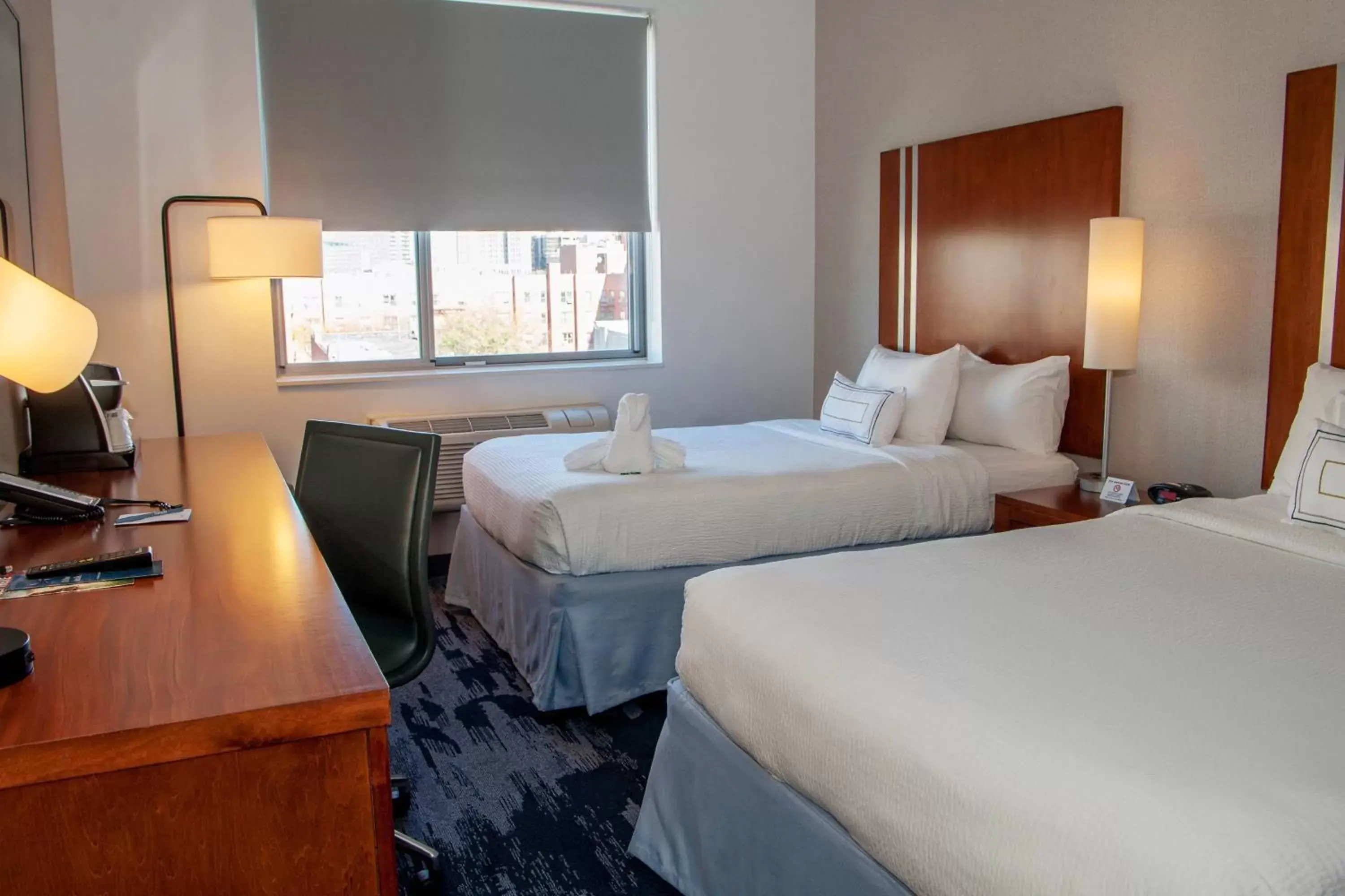 Photo of the whole room, Bed in Fairfield Inn & Suites By Marriott New York Brooklyn