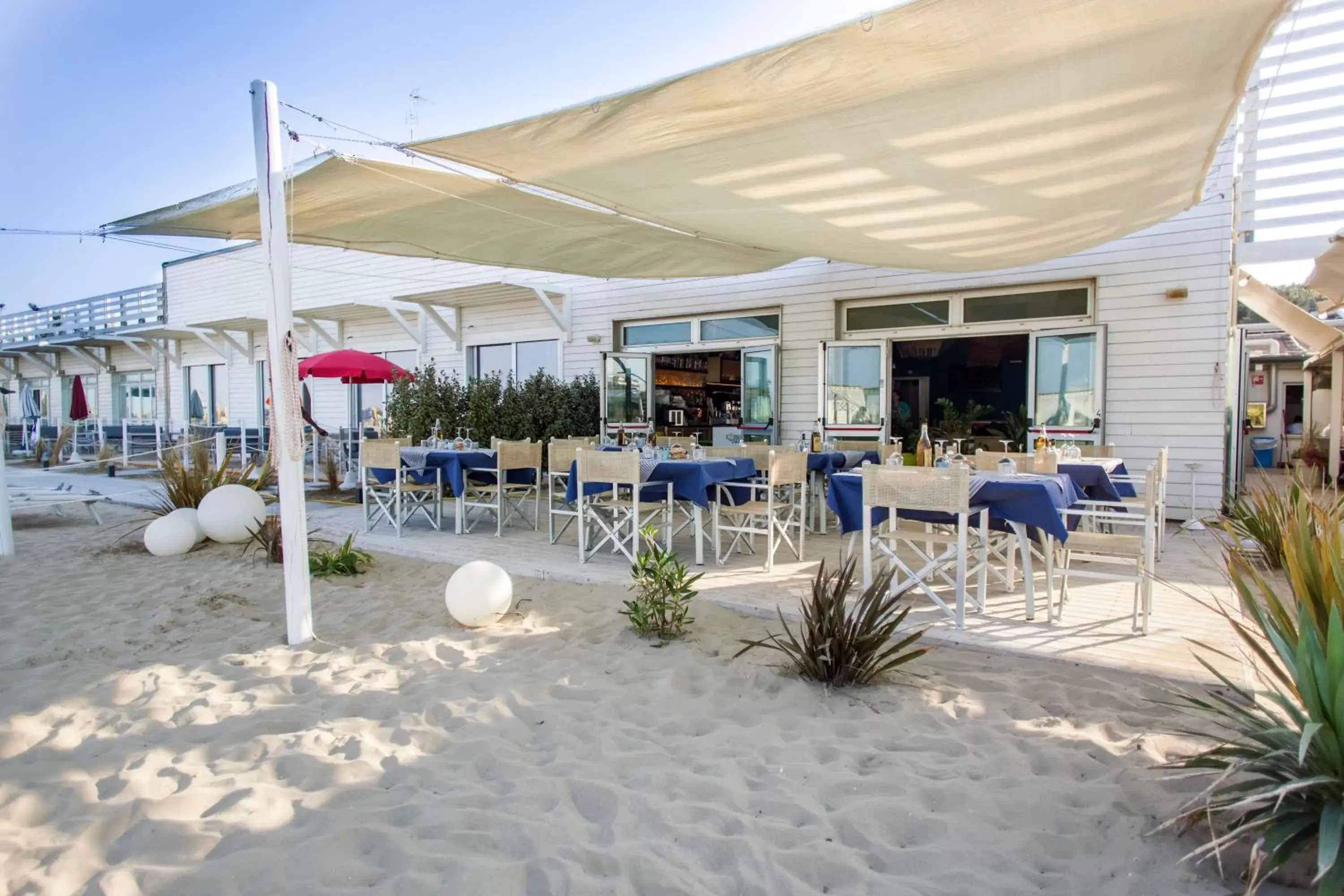 Patio, Restaurant/Places to Eat in Terme Beach Resort