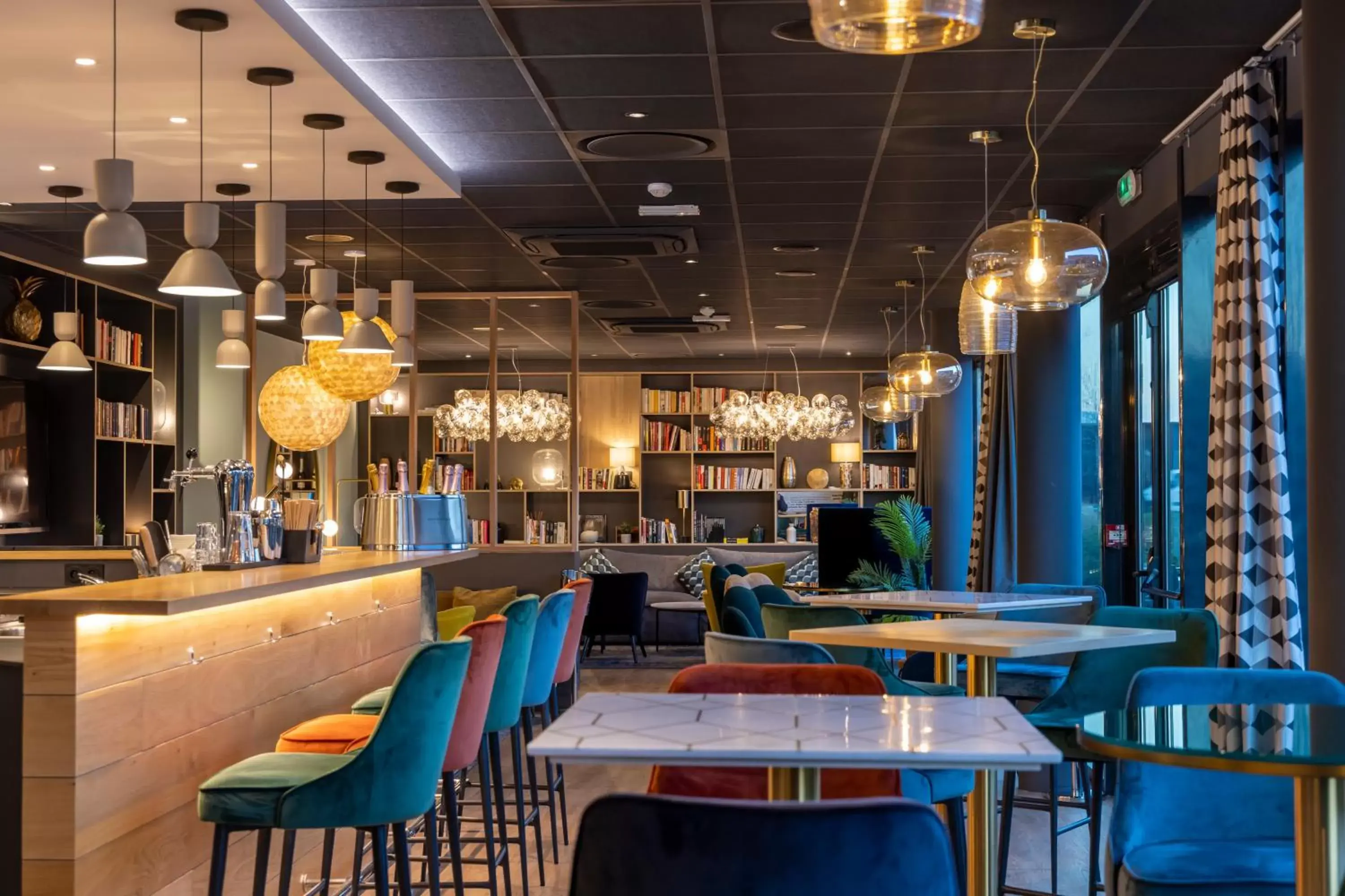 Lounge or bar, Restaurant/Places to Eat in PADJA Hôtel & Spa Vannes