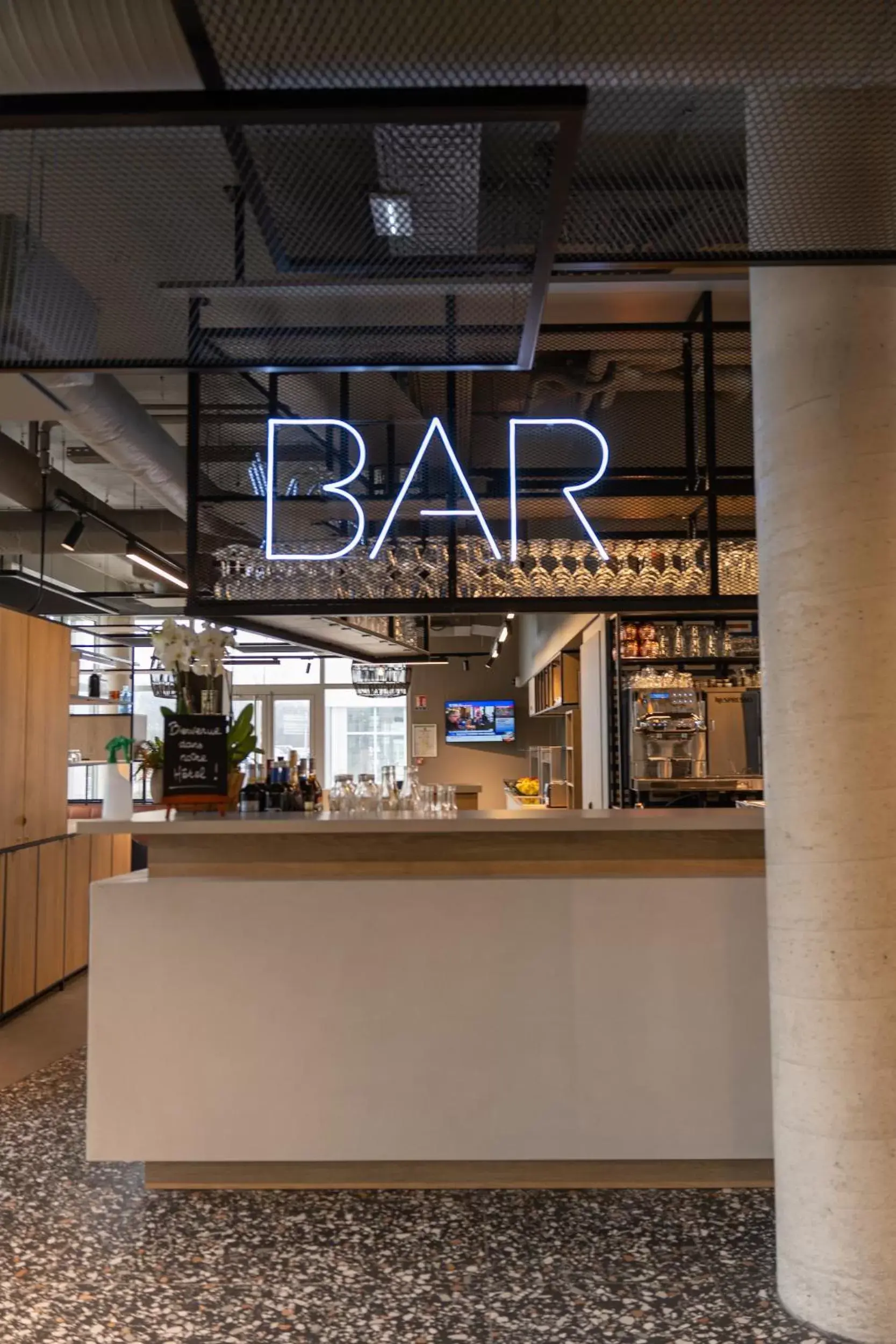 Lounge or bar in Ibis Bourgoin Jallieu Medipole Lounge or bar in Ibis Bourgoin Jallieu Medipole