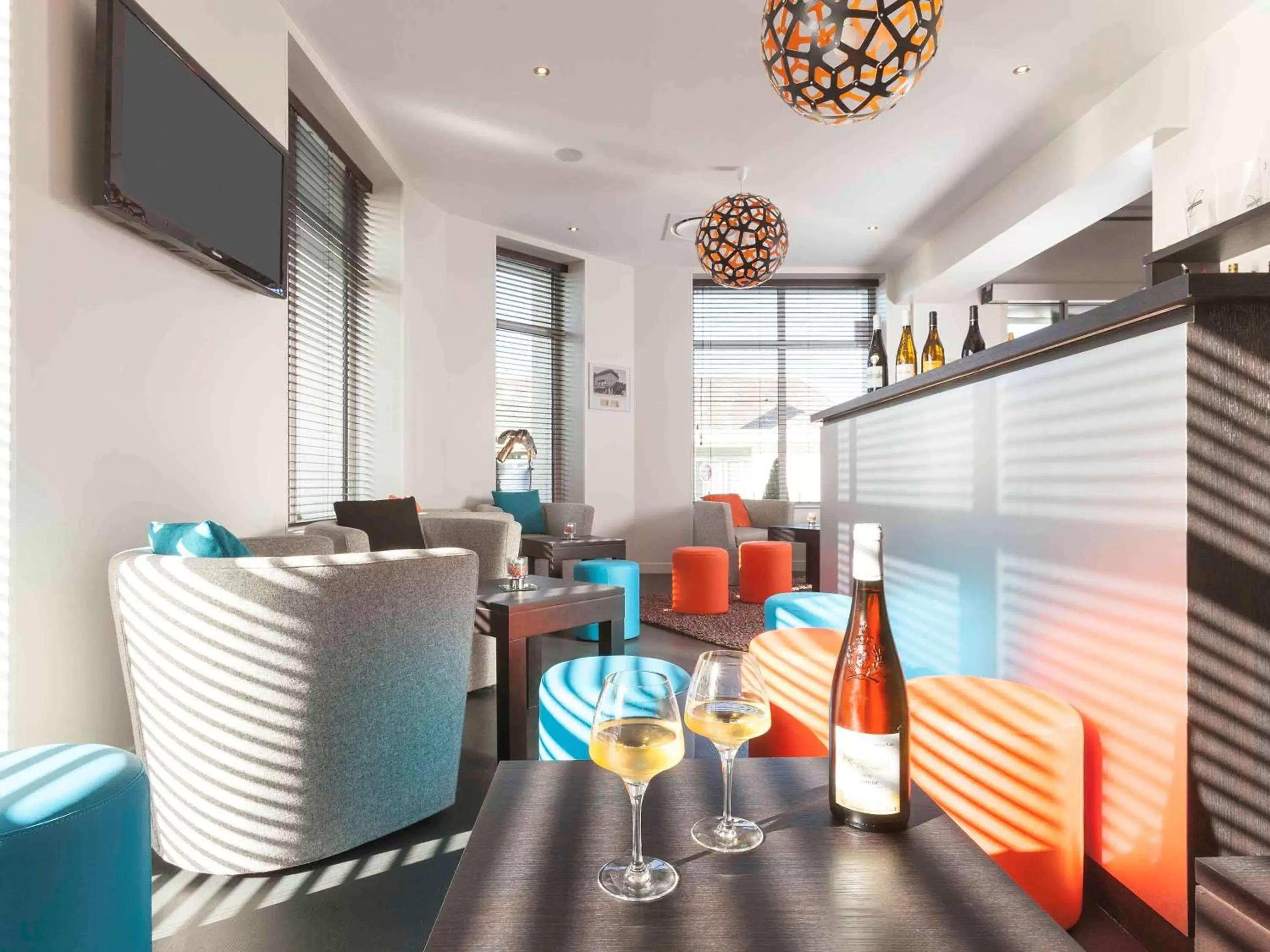 Lounge or bar, Restaurant/Places to Eat in ibis Styles Saumur Gare Centre