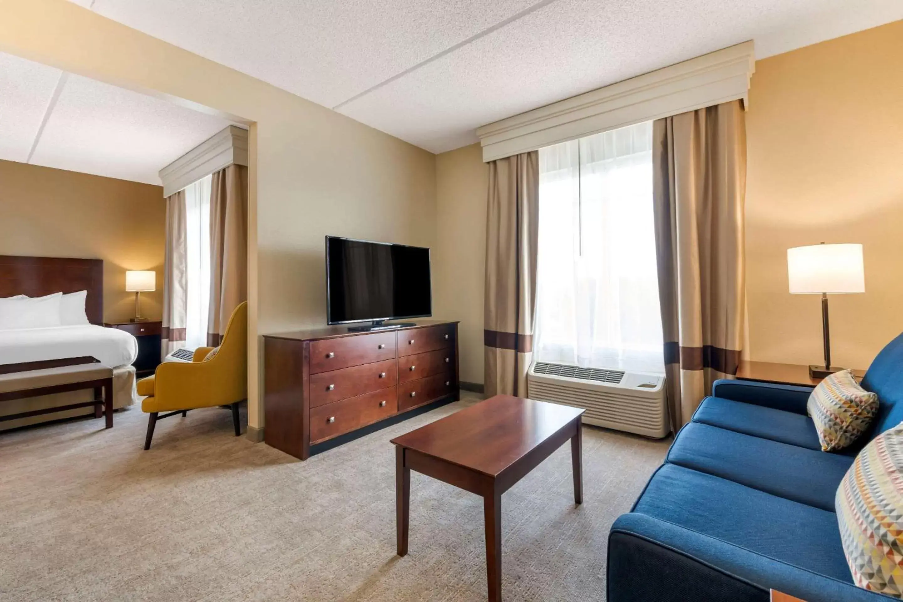 Photo of the whole room, TV/Entertainment Center in Comfort Suites Near Universal Orlando Resort
