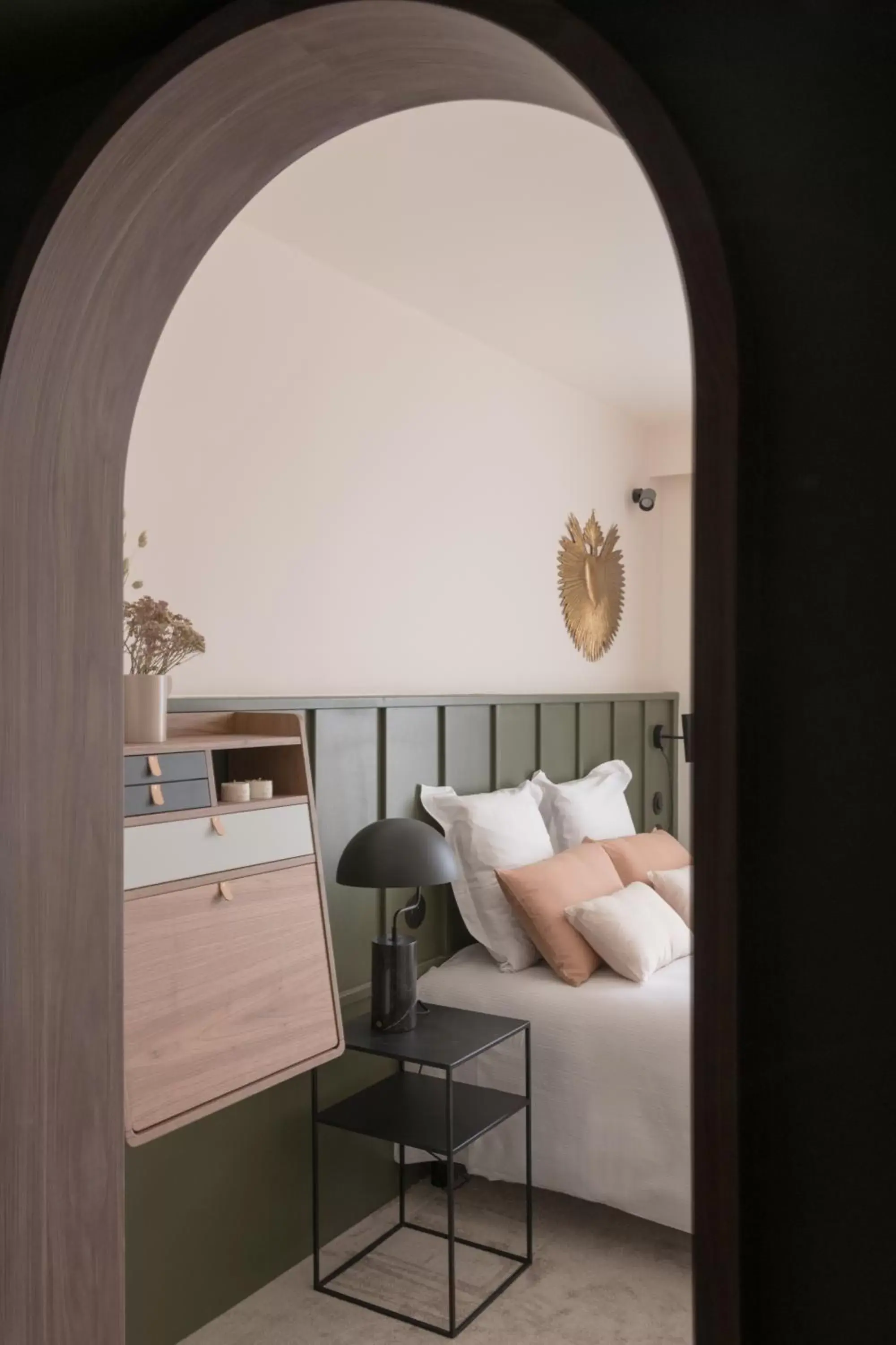 Bed, Seating Area in Hôtel Le Prieuré