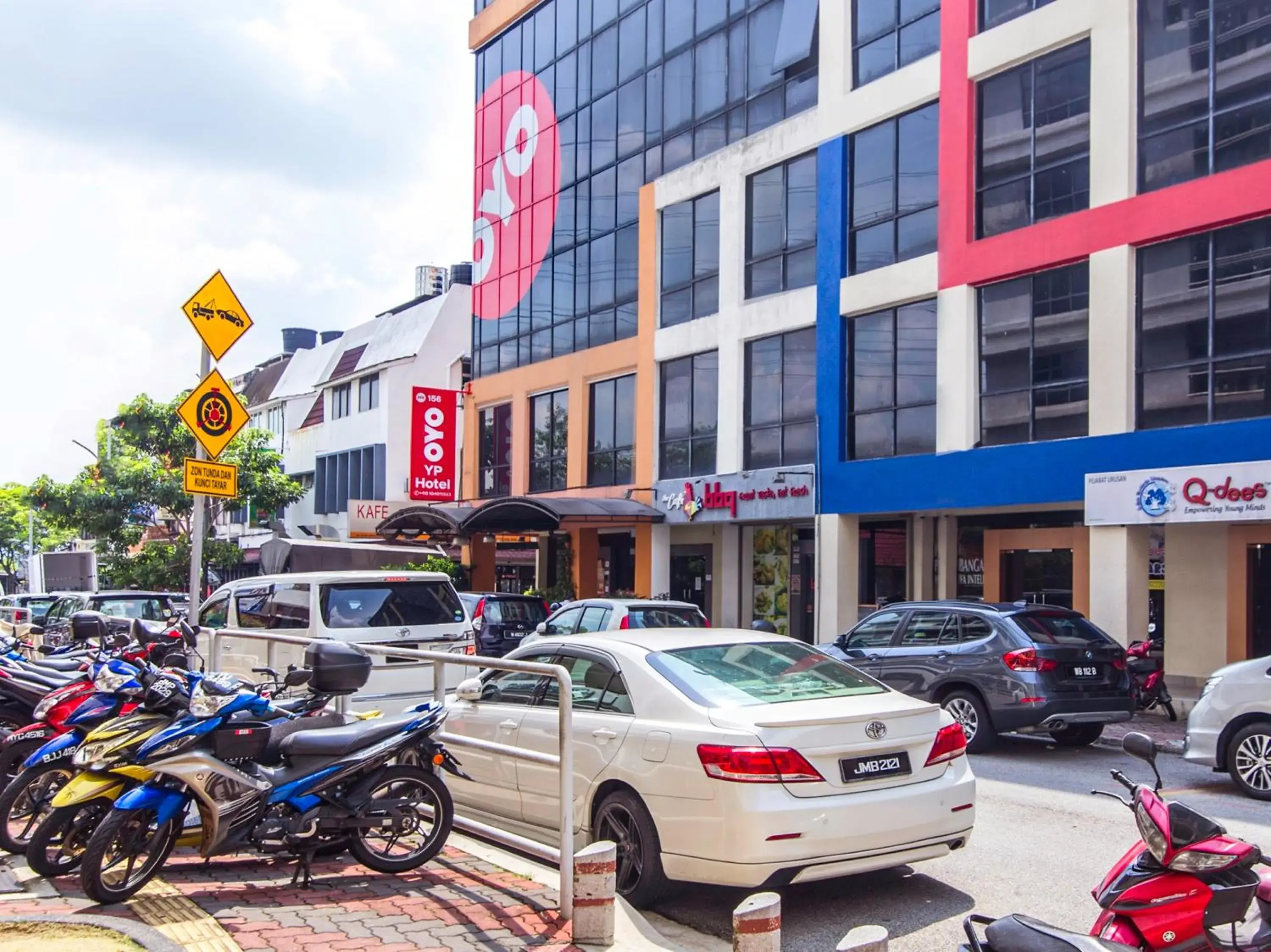 Facade/entrance, Property Building in Super OYO 156 YP Boutique Hotel