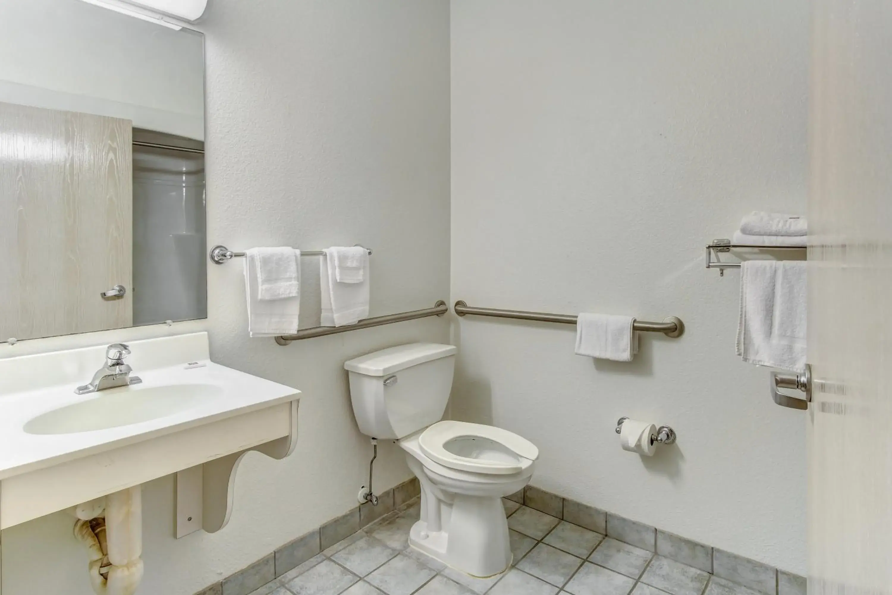 Bathroom in Motel 6-Medina, OH - Cleveland