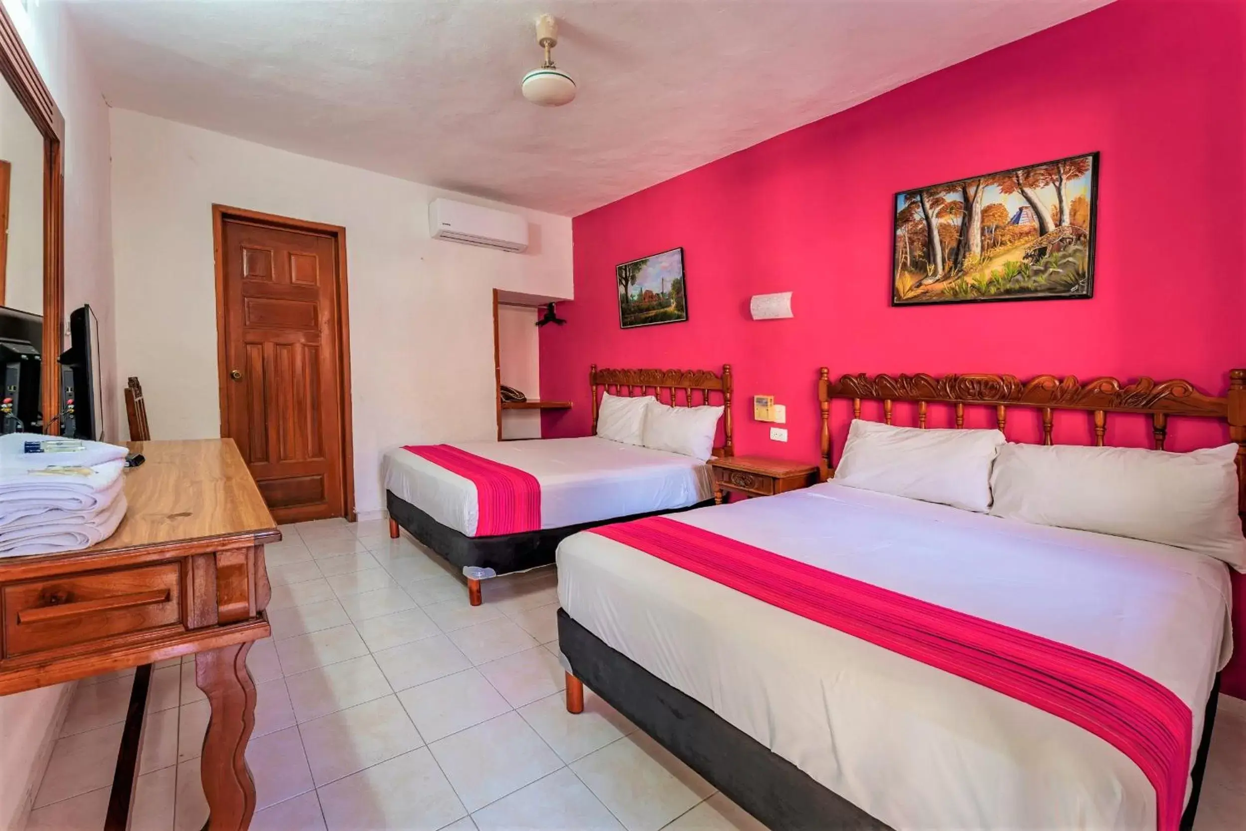 Photo of the whole room, Bed in Hotel San Juan Mérida