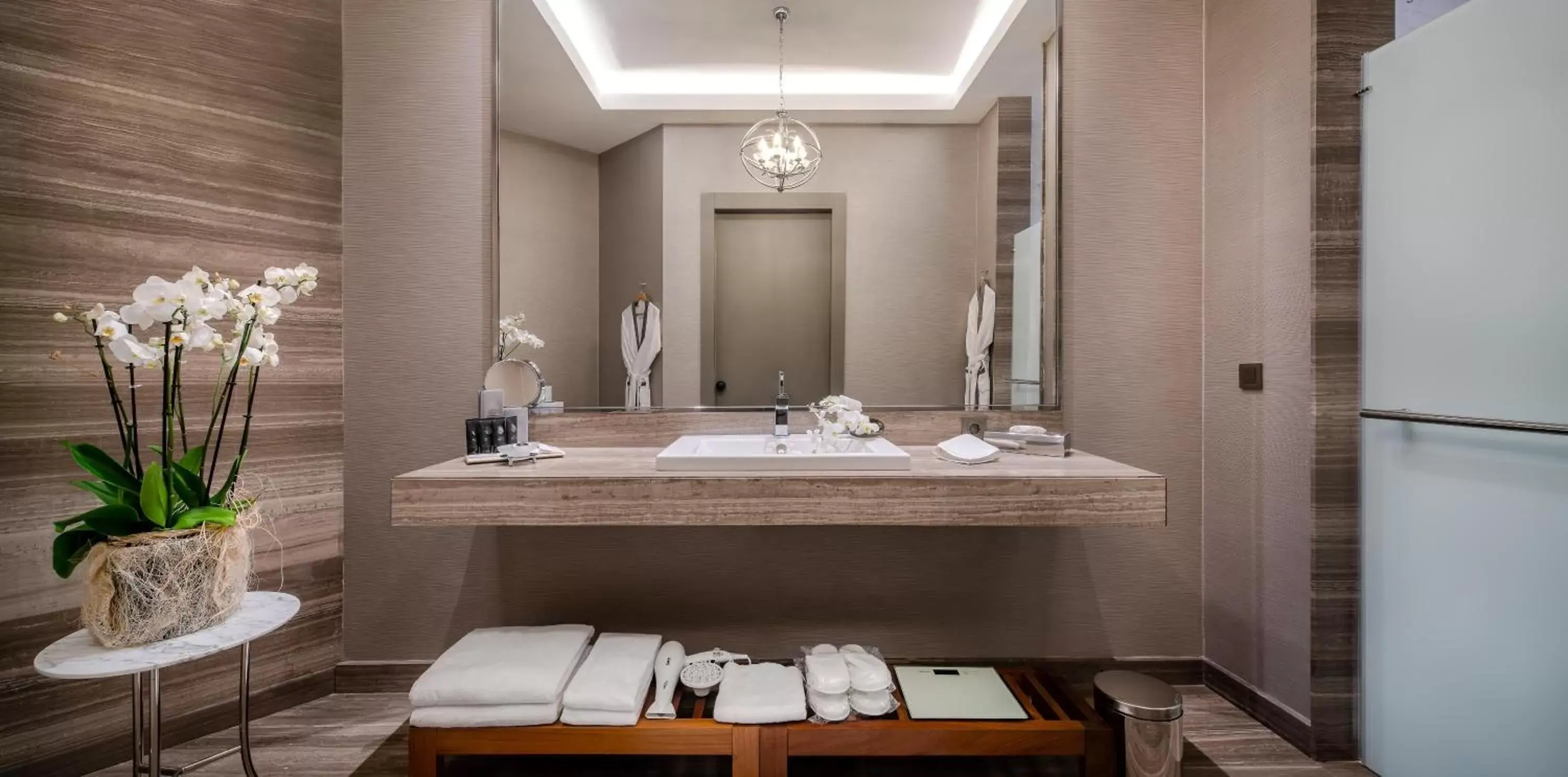Bathroom in Akra Hotel