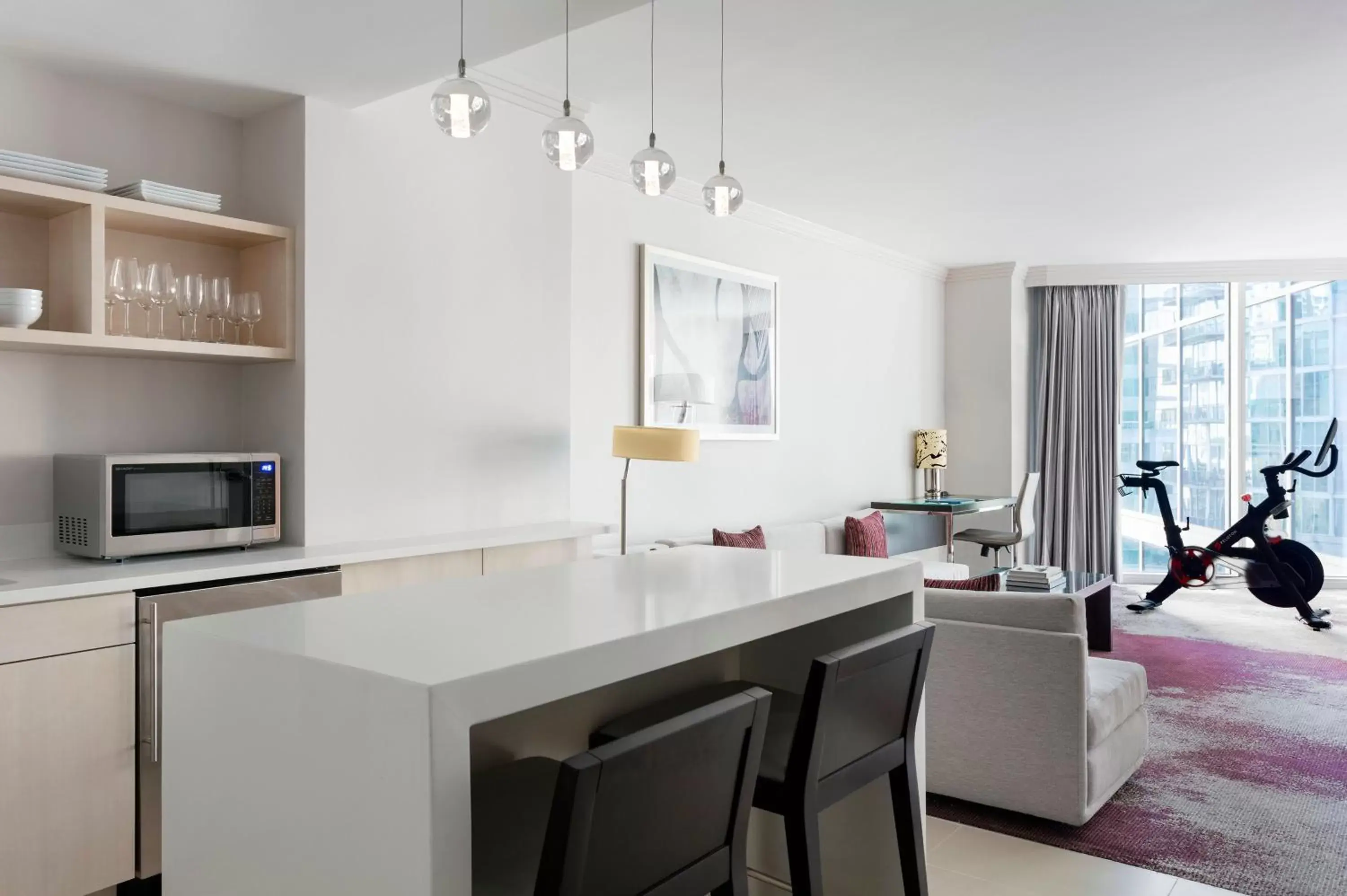 Photo of the whole room, Kitchen/Kitchenette in Loews Atlanta Hotel