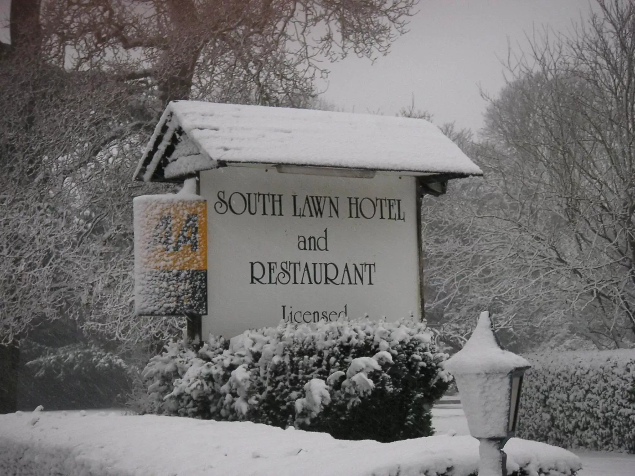 Facade/entrance, Winter in South Lawn Hotel