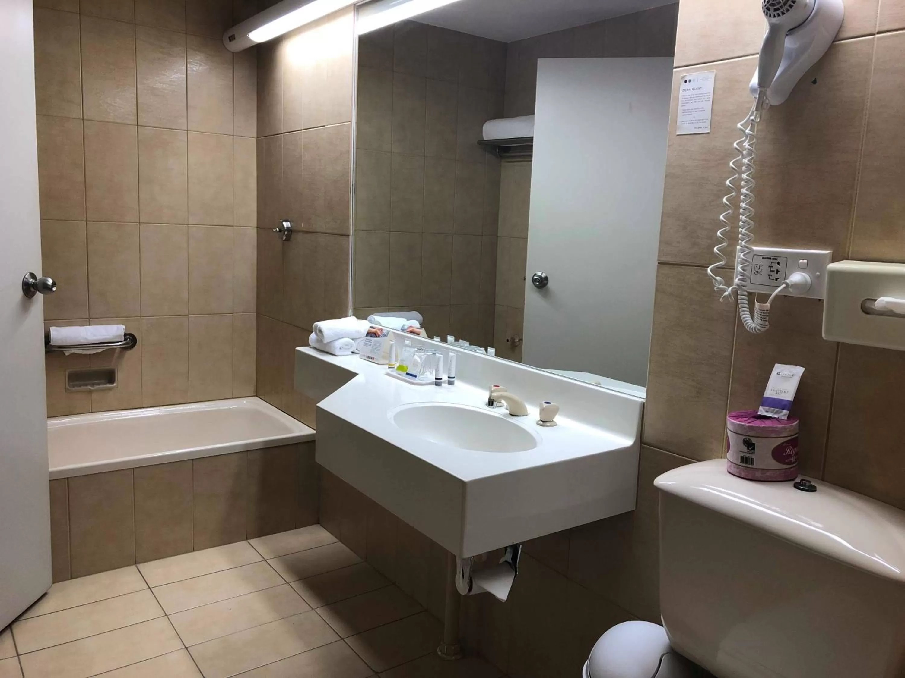 Bathroom in Quality Hotel Ambassador Perth