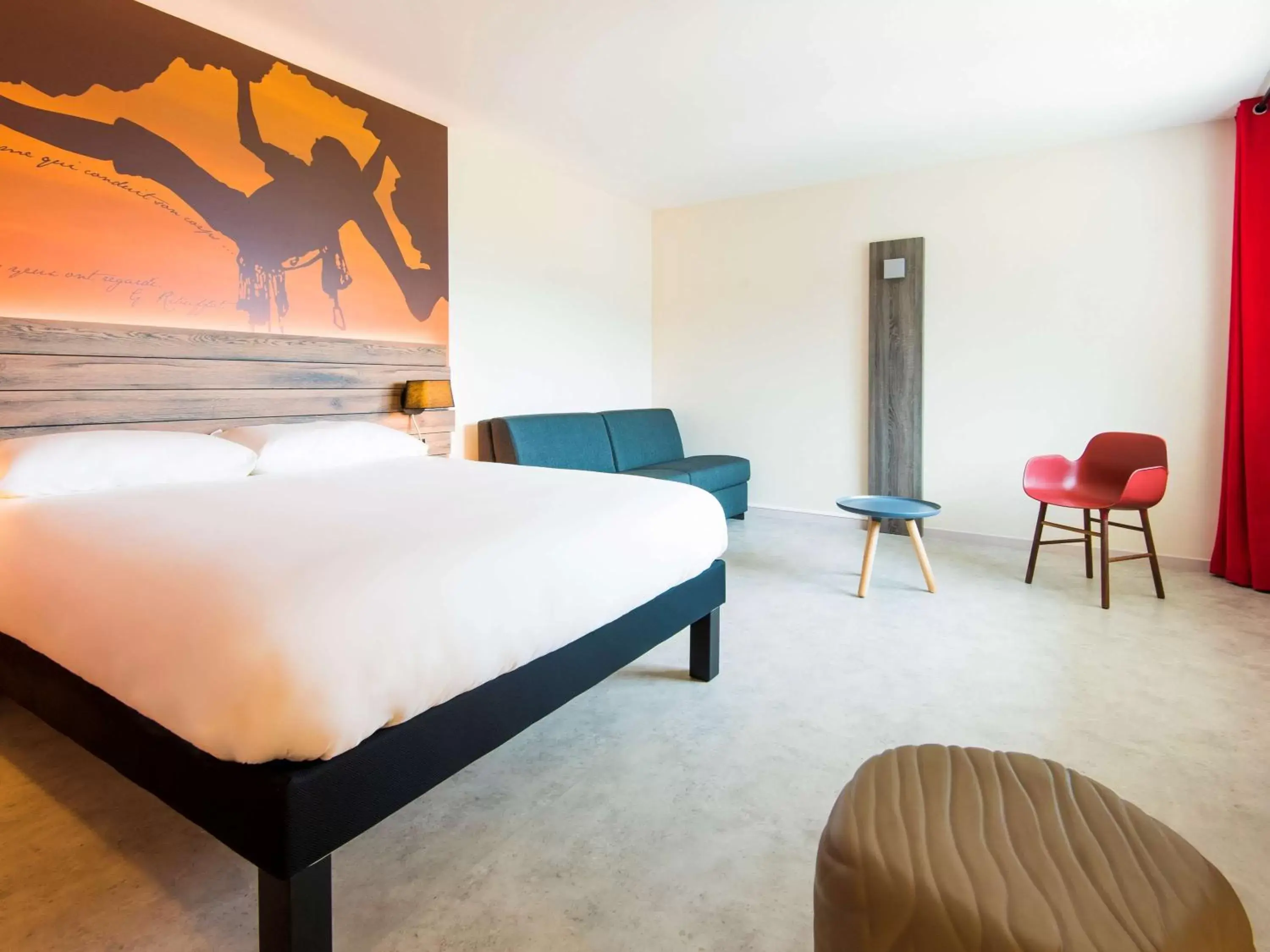 Photo of the whole room, Bed in Ibis Styles Sallanches Pays du Mont-Blanc