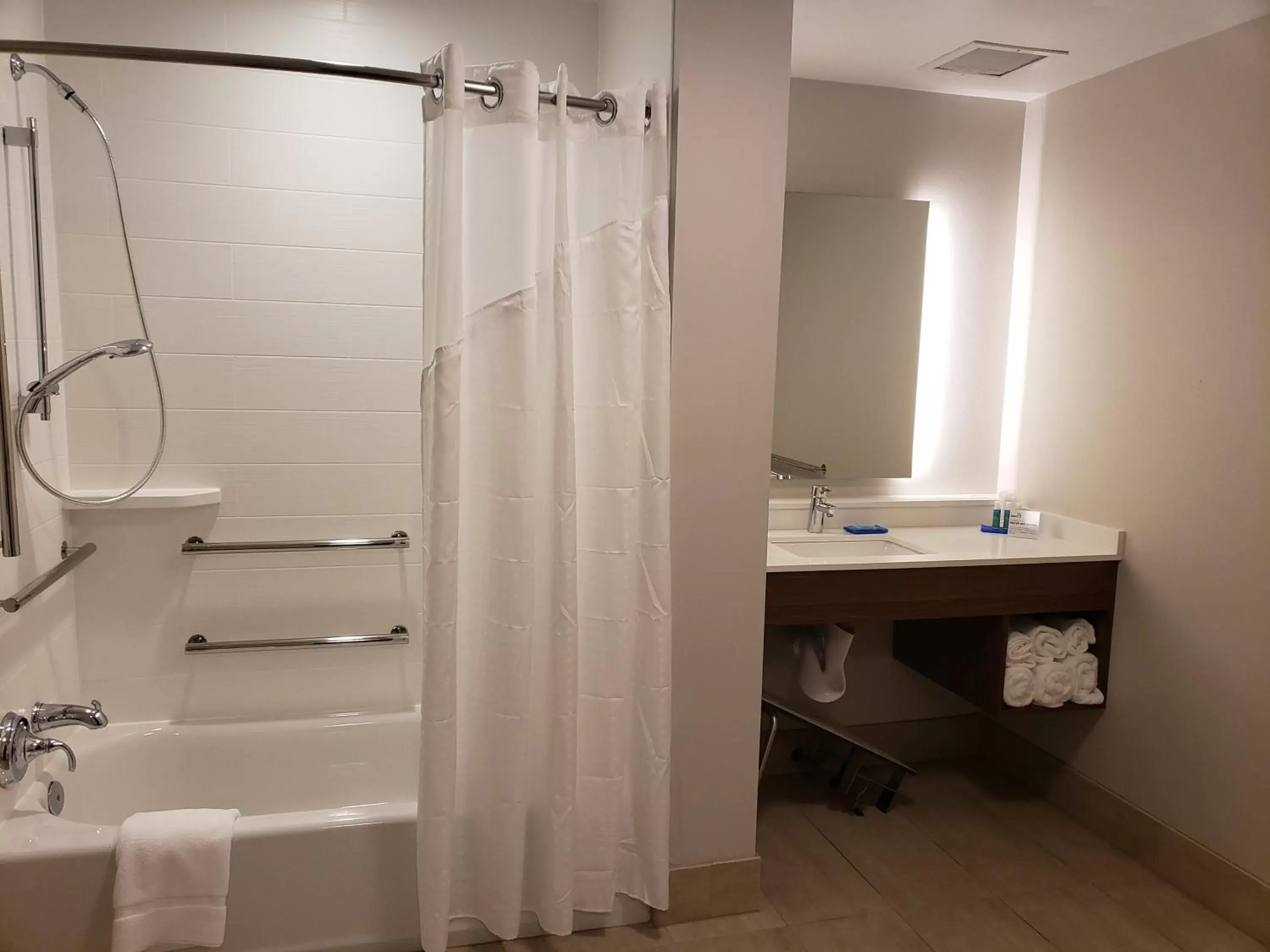 Photo of the whole room, Bathroom in Holiday Inn Express & Suites - Brigham City - North Utah, an IHG Hotel