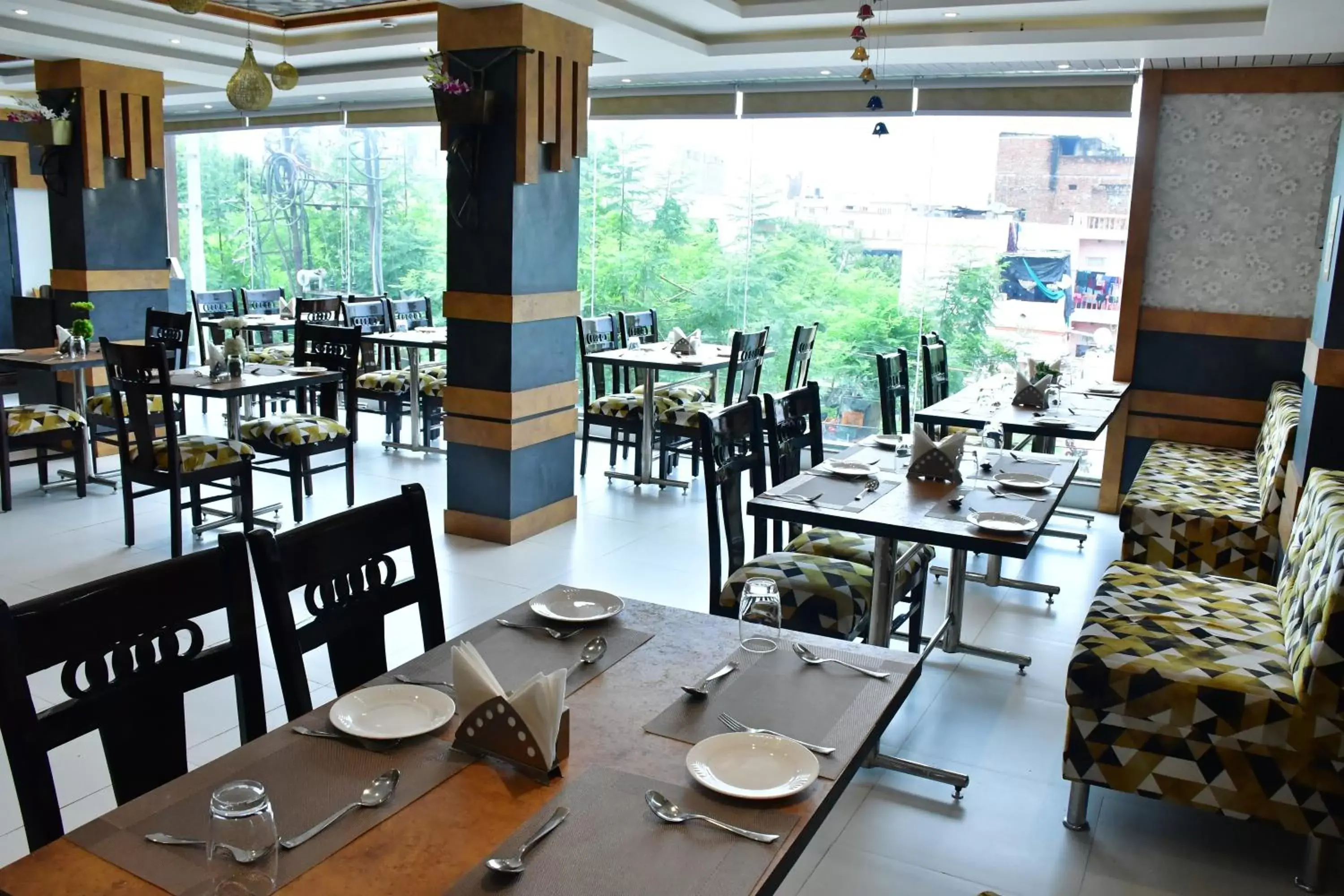 Restaurant/places to eat in Hotel Yatharth Inn Restaurant/places to eat in Hotel Yatharth Inn