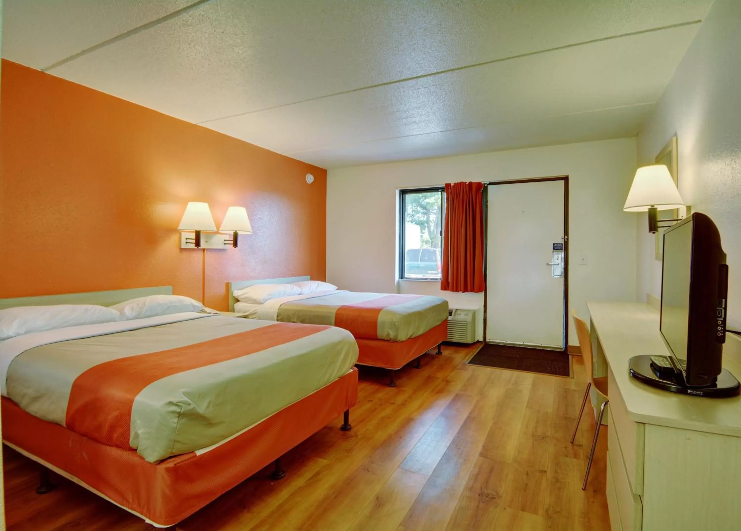 Bedroom, Bed in Motel 6-Chicopee, MA - Springfield